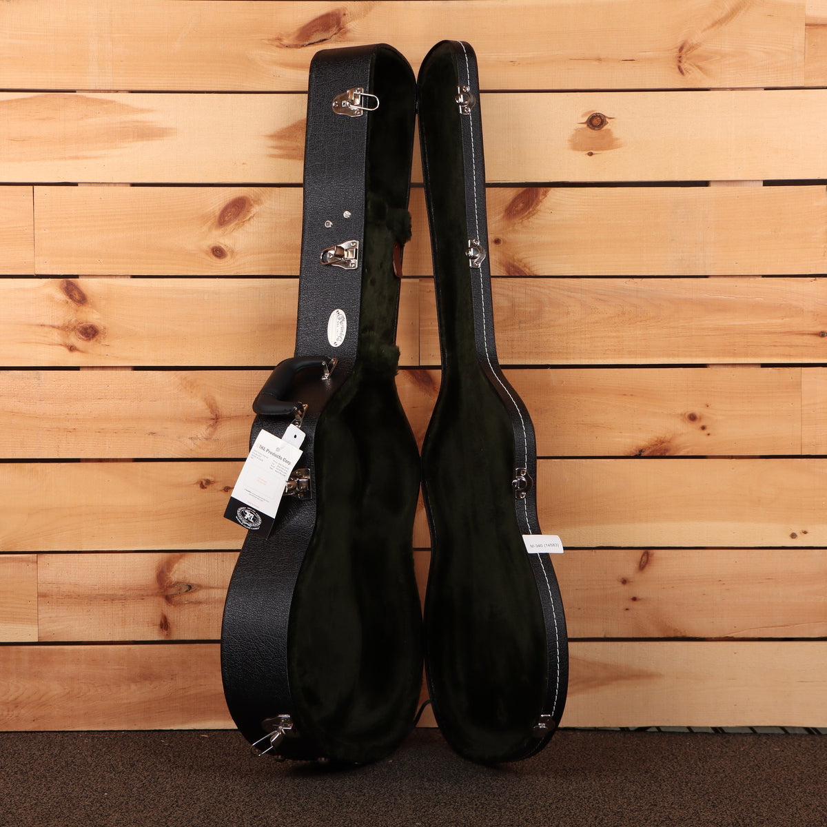 Martin 000-18 acoustic guitar hardshell case black tolex with green plush interior and silver latches