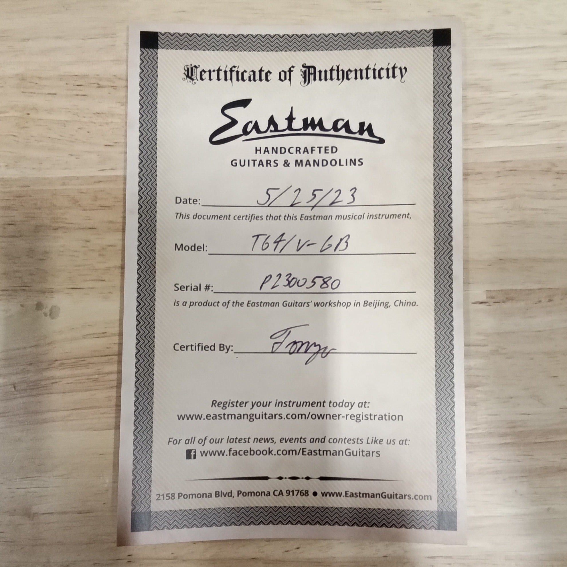 Eastman T64/V-6B semi-hollow electric guitar antique goldburst Certificate of Authenticity