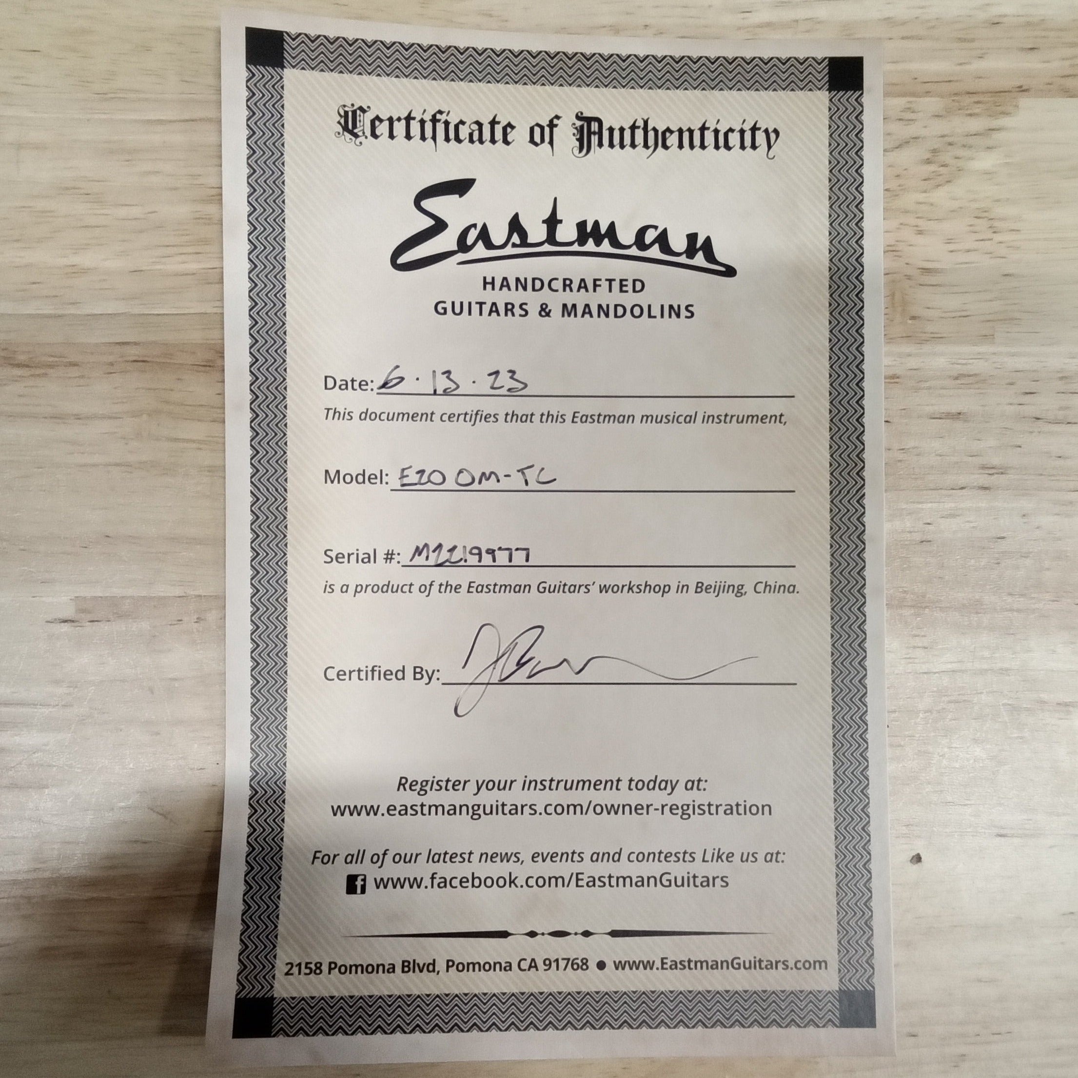 Eastman E20OM-TC concert acoustic guitar natural finish with certificate of authenticity