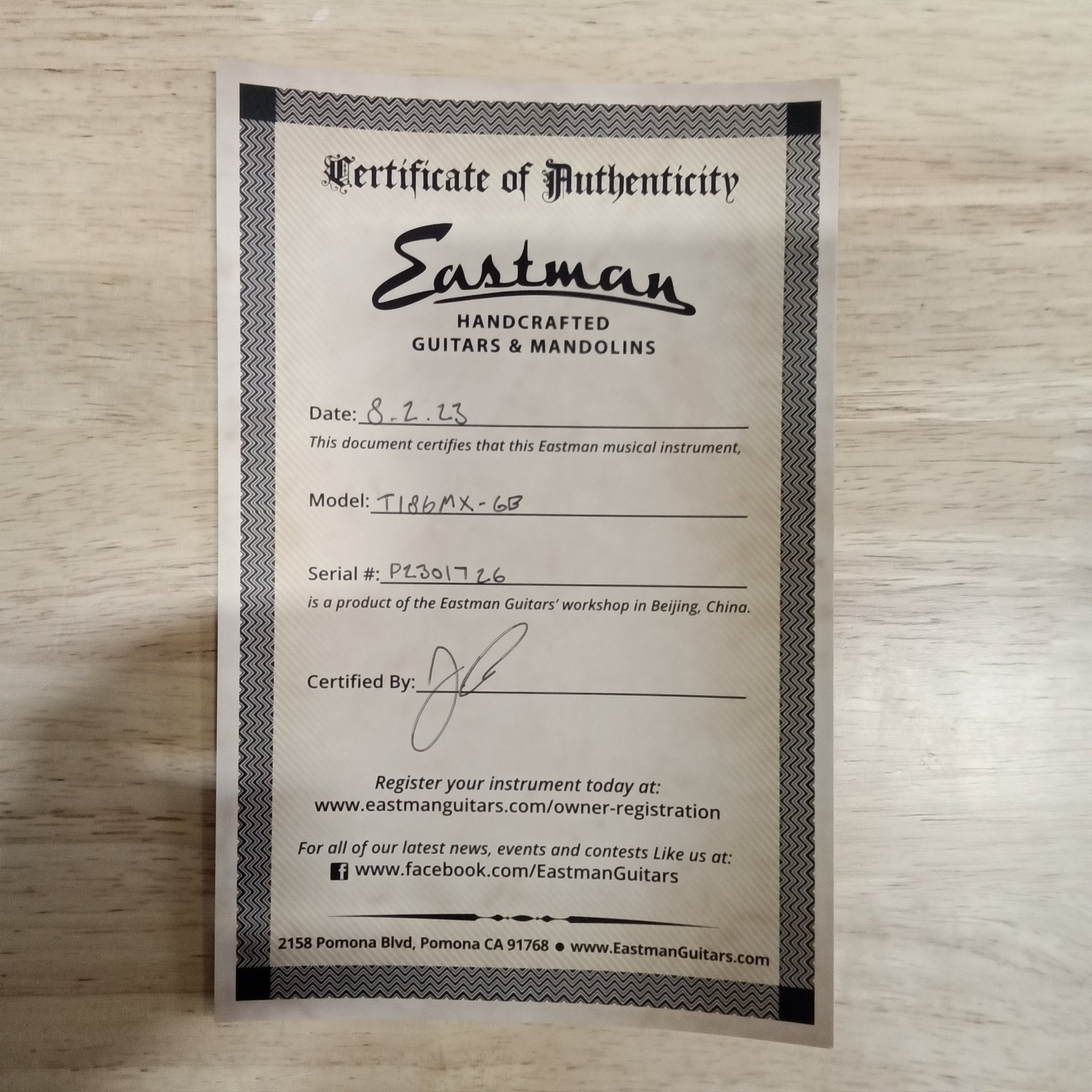 Eastman T186MX-GB semi-hollow electric guitar goldburst finish certificate of authenticity