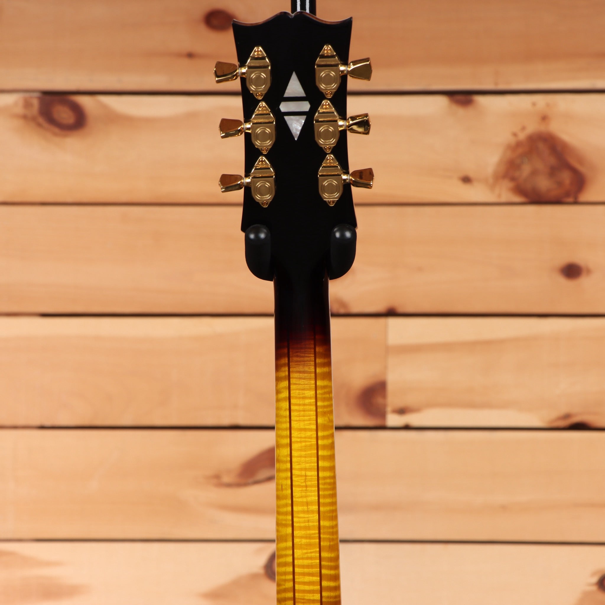 Gibson Super 400 tobacco sunburst hollowbody electric guitar with gold hardware and maple neck