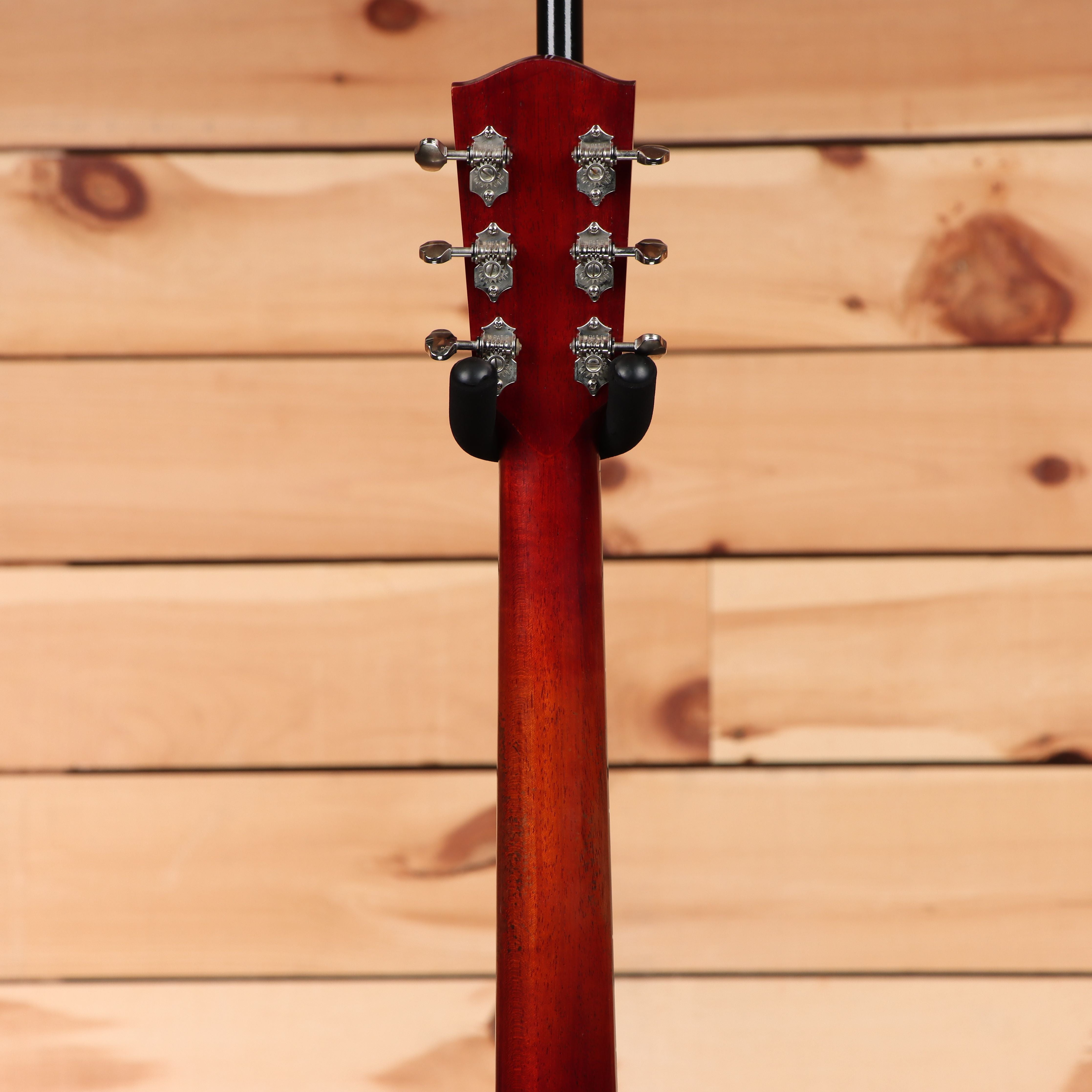 Eastman E10SSV acoustic guitar antique classic finish with ornate tuning machines