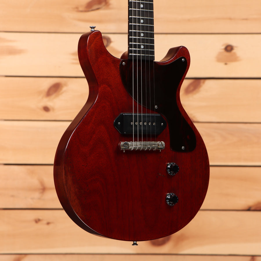 Eastman SB55DCv semi-hollow electric guitar antique classic finish with dual humbucker pickups