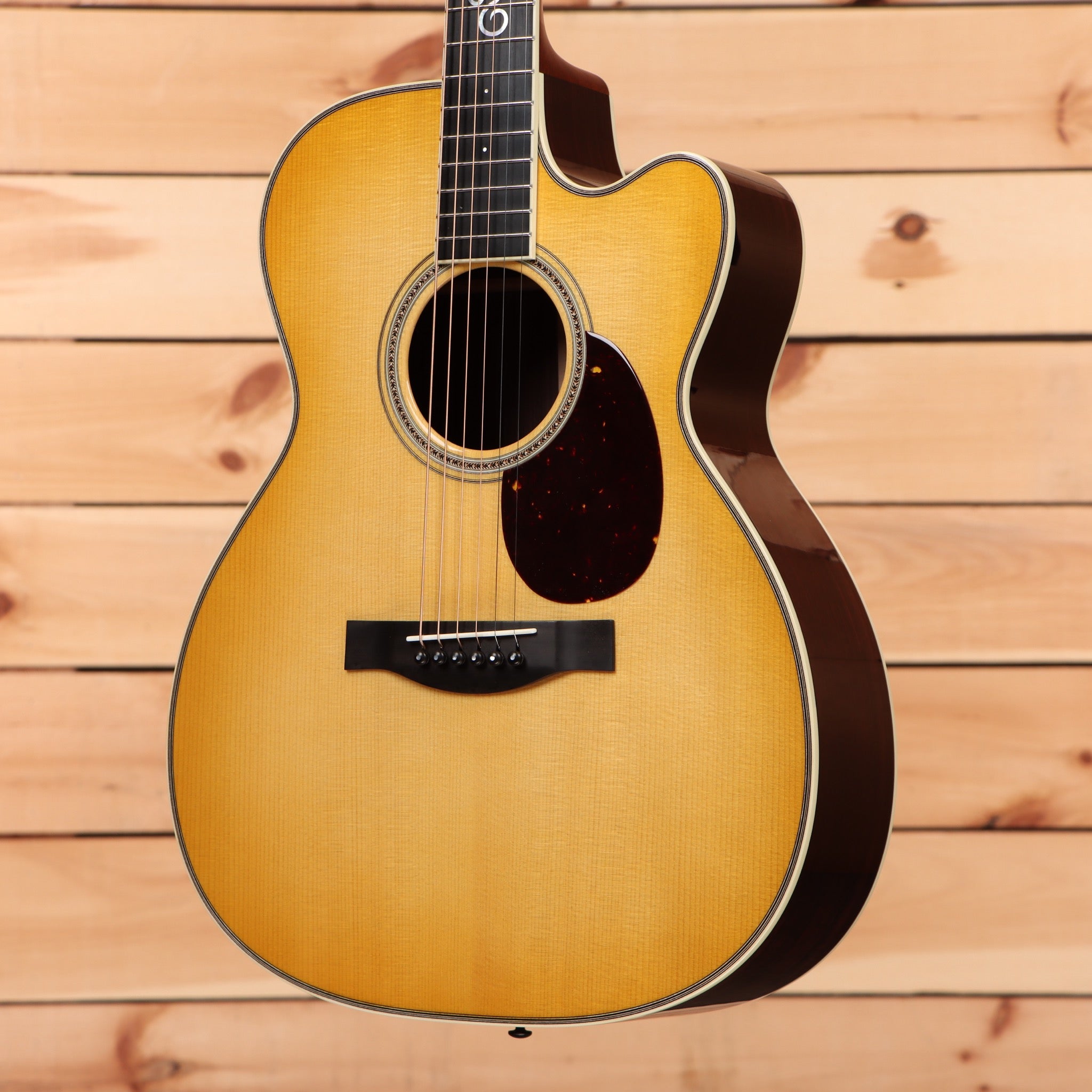 Santa Cruz OM Custom acoustic guitar Buttered Toast Sunburst with cutaway and rosewood fretboard