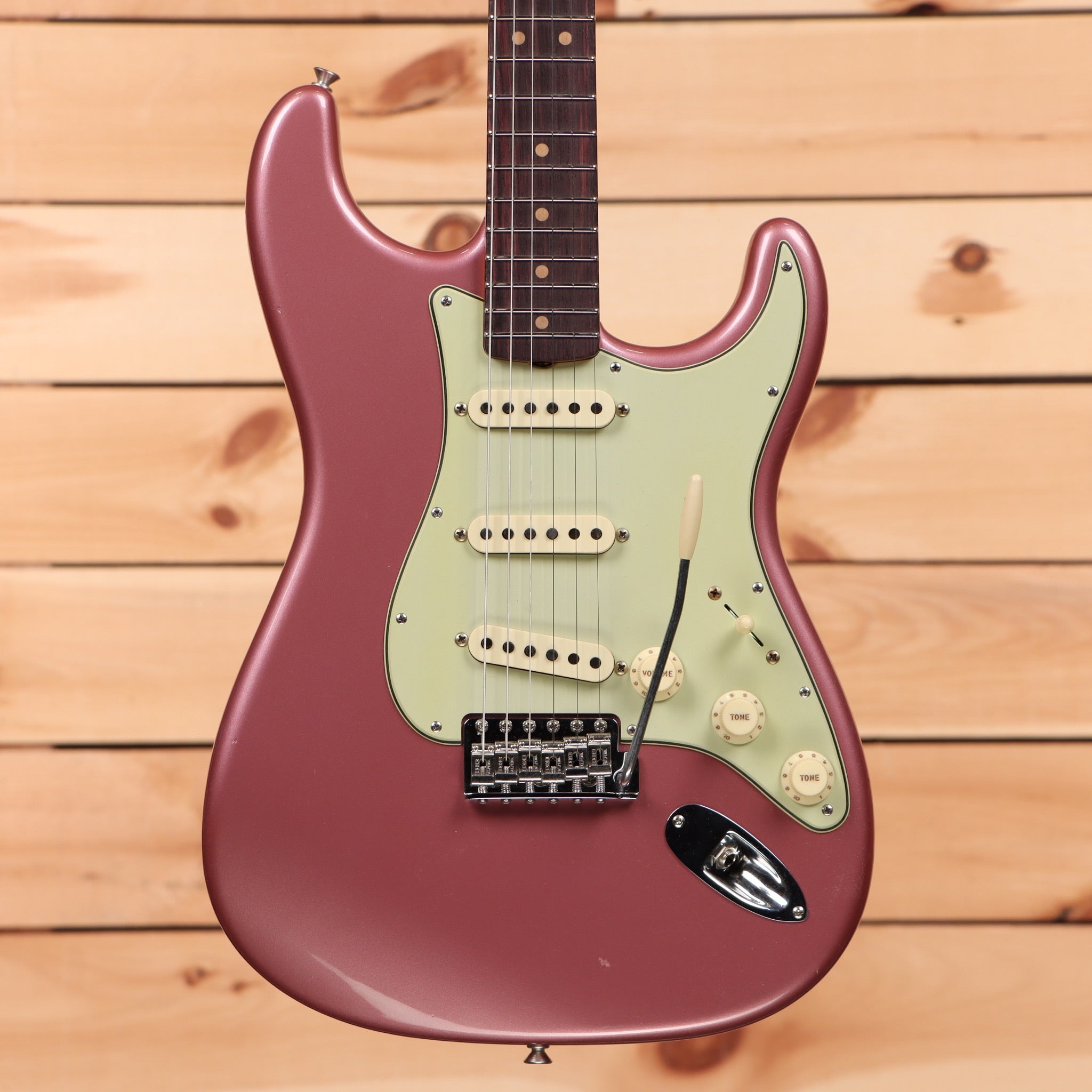 Fender Custom Shop Ltd 1964 Stratocaster Journeyman Closet Classic Relic electric guitar Burgundy Mist Metallic with vintage-style single-coil pickups