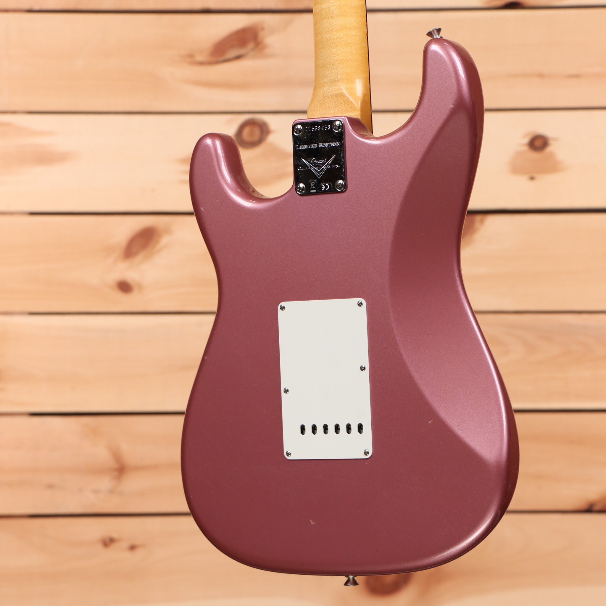 Fender Custom Shop Ltd 1964 Stratocaster Journeyman Closet Classic Relic electric guitar Burgundy Mist Metallic with white pickguard