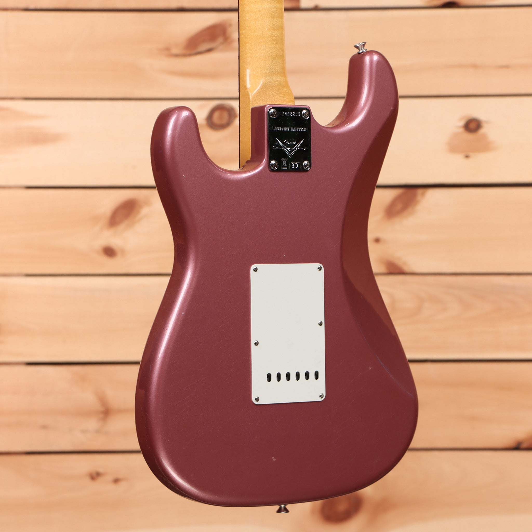 Fender Custom Shop Ltd 1964 Stratocaster Journeyman Closet Classic Relic electric guitar Burgundy Mist Metallic with single-coil pickups