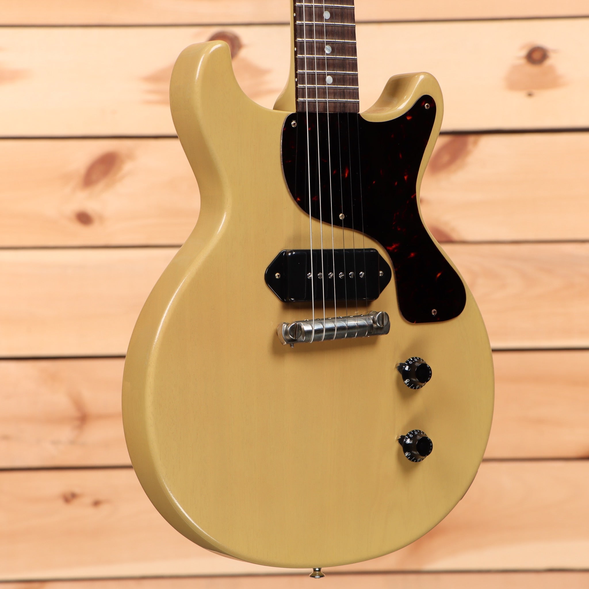 Gibson 1958 Les Paul Junior double-cut electric guitar TV Yellow with P90 pickup and black pickguard