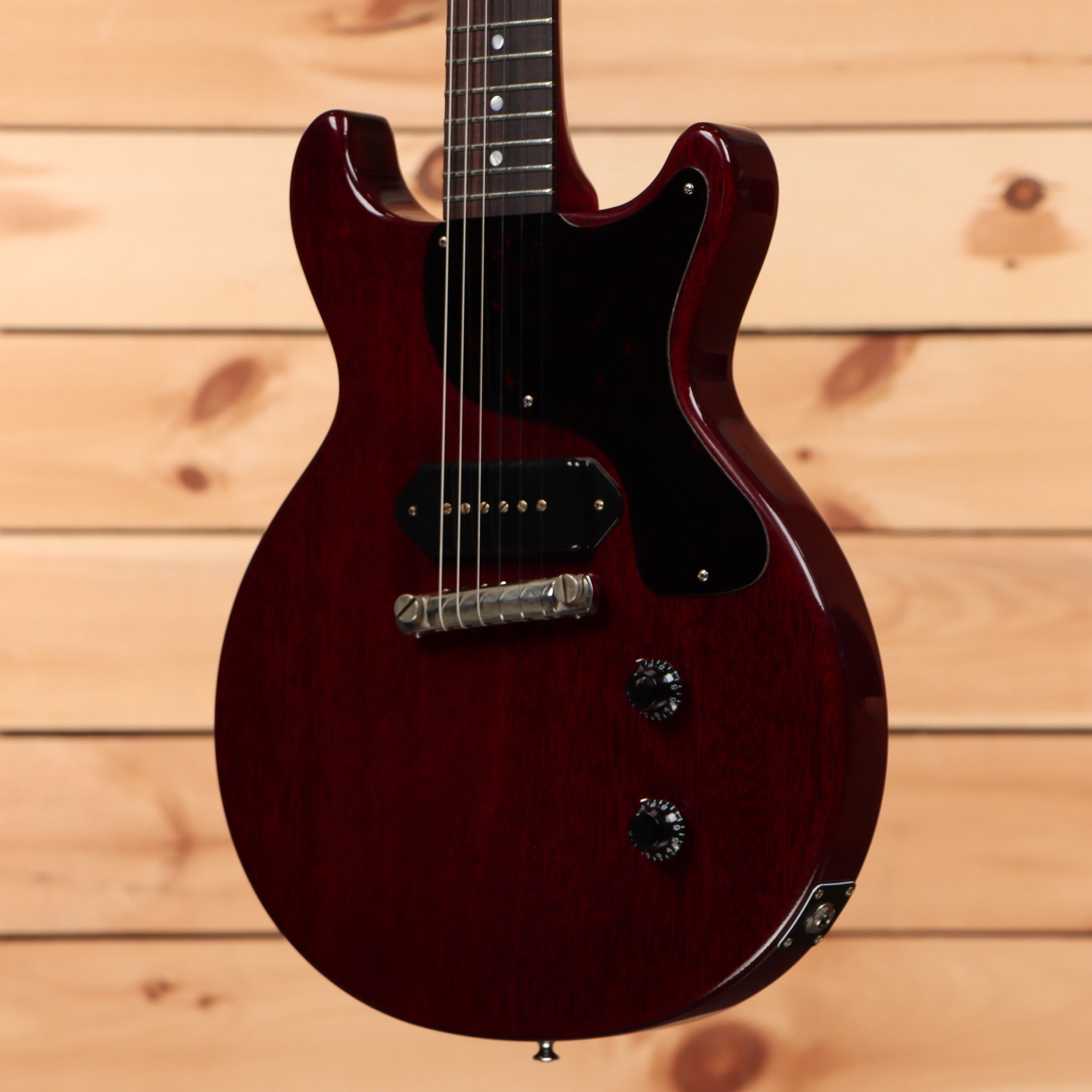 Gibson 1958 Les Paul Junior Double Cut electric guitar cherry red VOS with P90 pickup and semi-hollow body