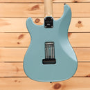 Paul Reed Smith Silver Sky electric guitar Polar Blue with rosewood fretboard and tremolo bridge