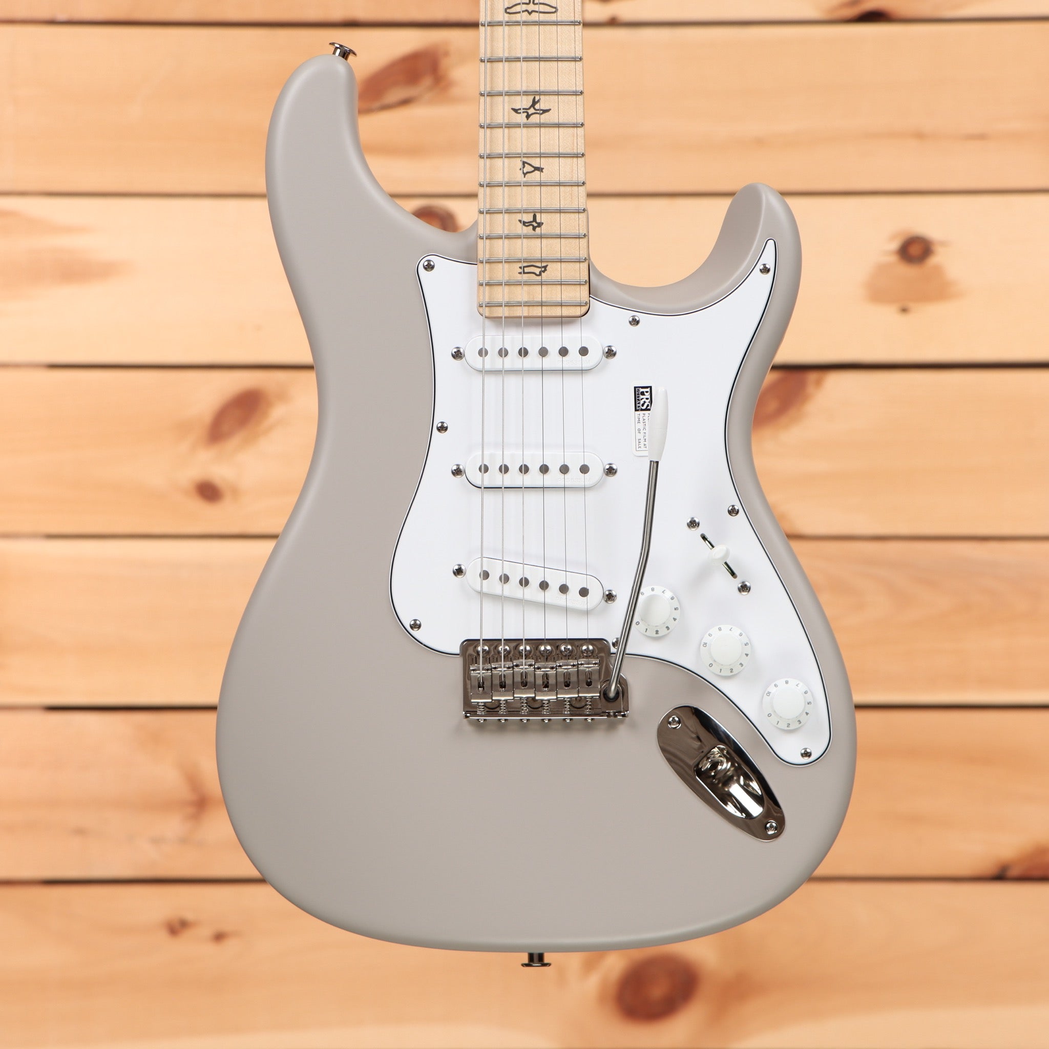 Paul Reed Smith Silver Sky electric guitar Moc Sand with maple neck and three single-coil pickups