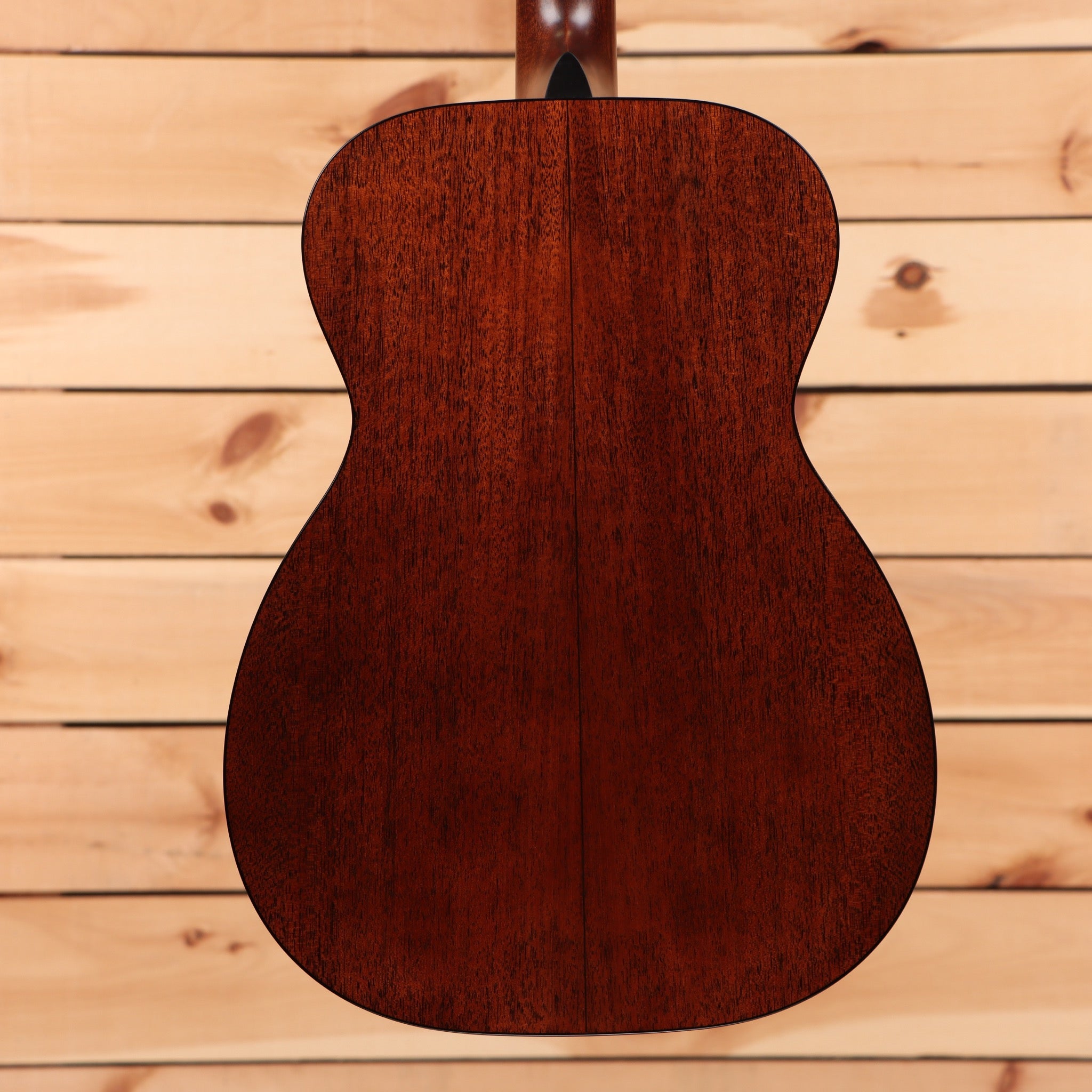 Martin 00-18 dreadnought acoustic guitar natural finish with solid wood construction