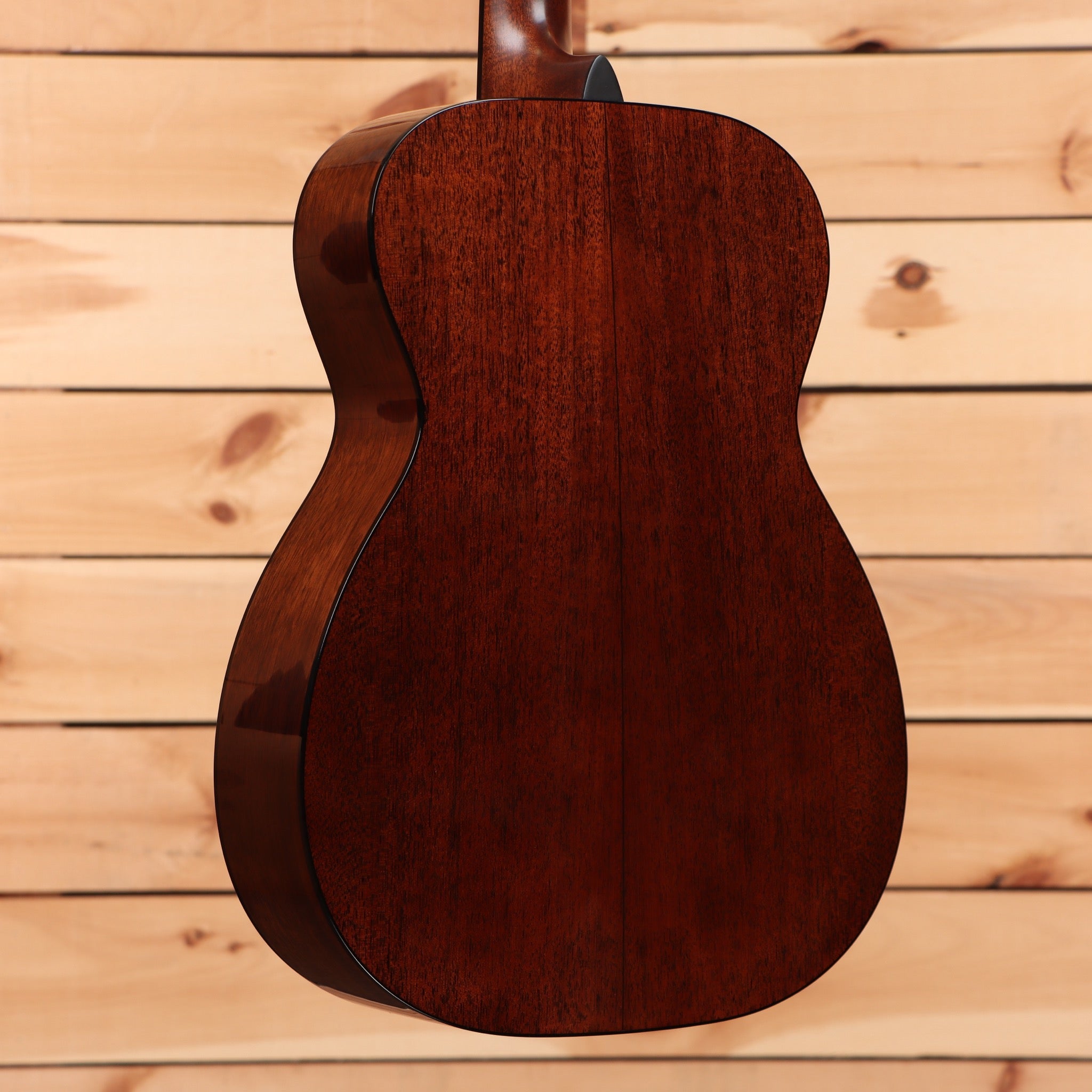 Martin 00-18 classical acoustic guitar natural finish with mahogany back and sides