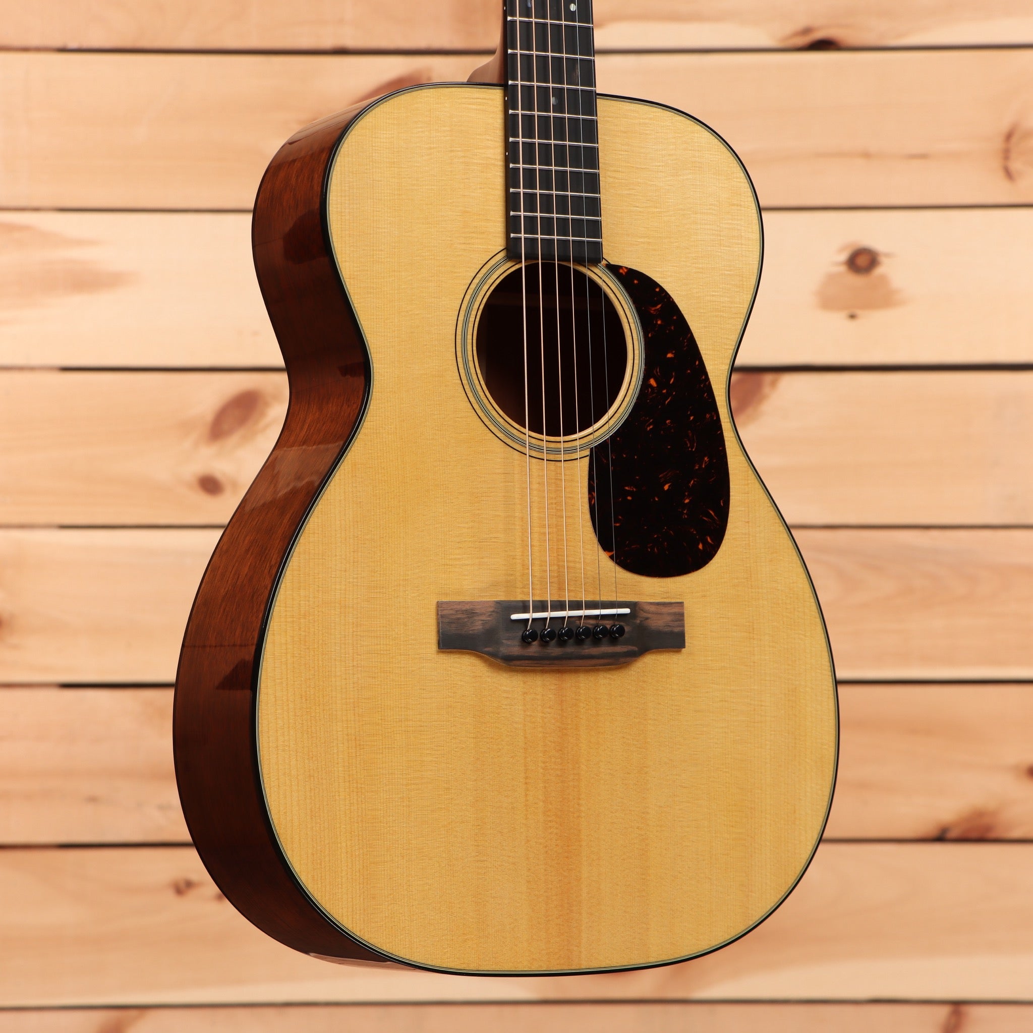 Martin 00-18 dreadnought acoustic guitar natural finish with rosewood back and sides