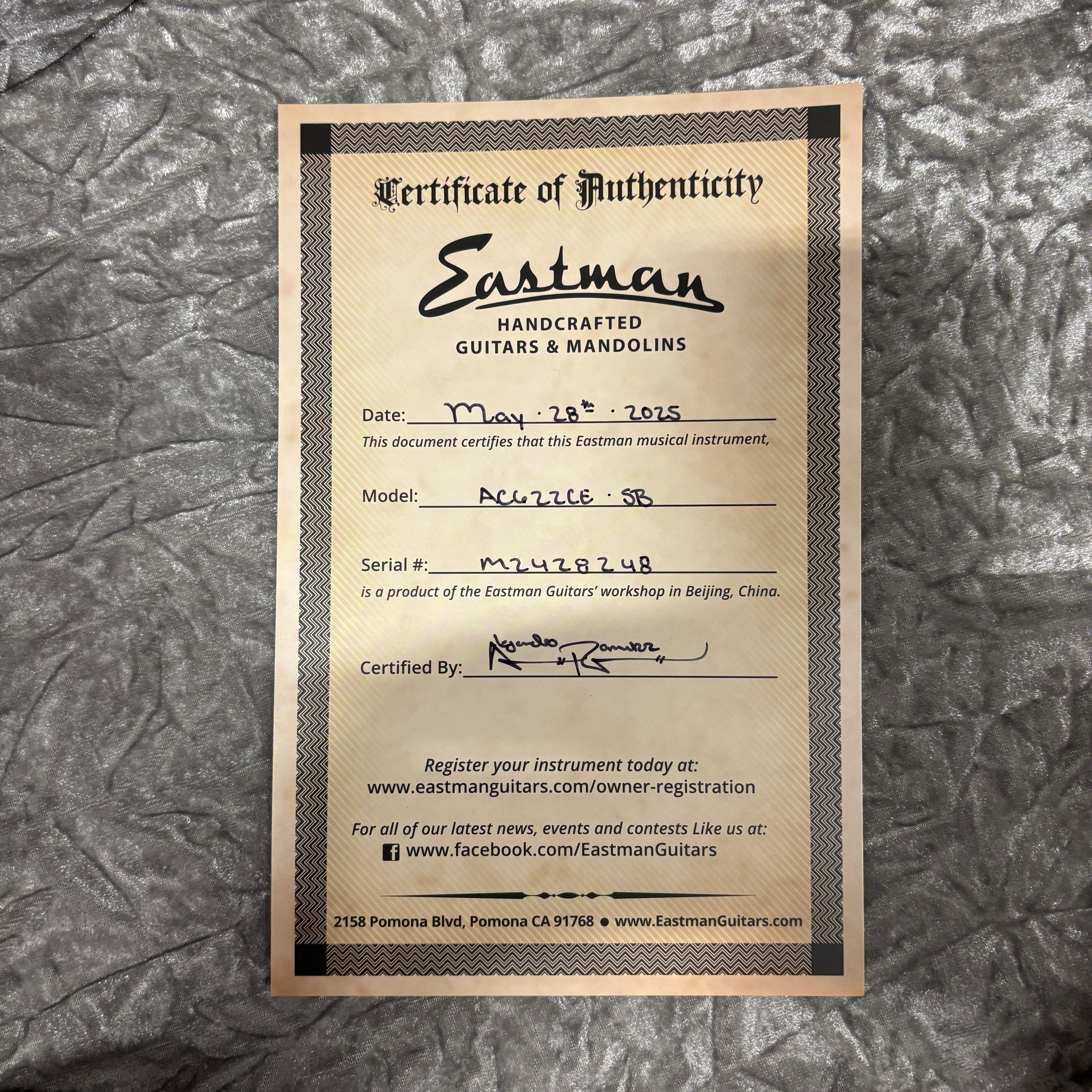 Eastman AC622CeSB sunburst acoustic guitar with certificate of authenticity