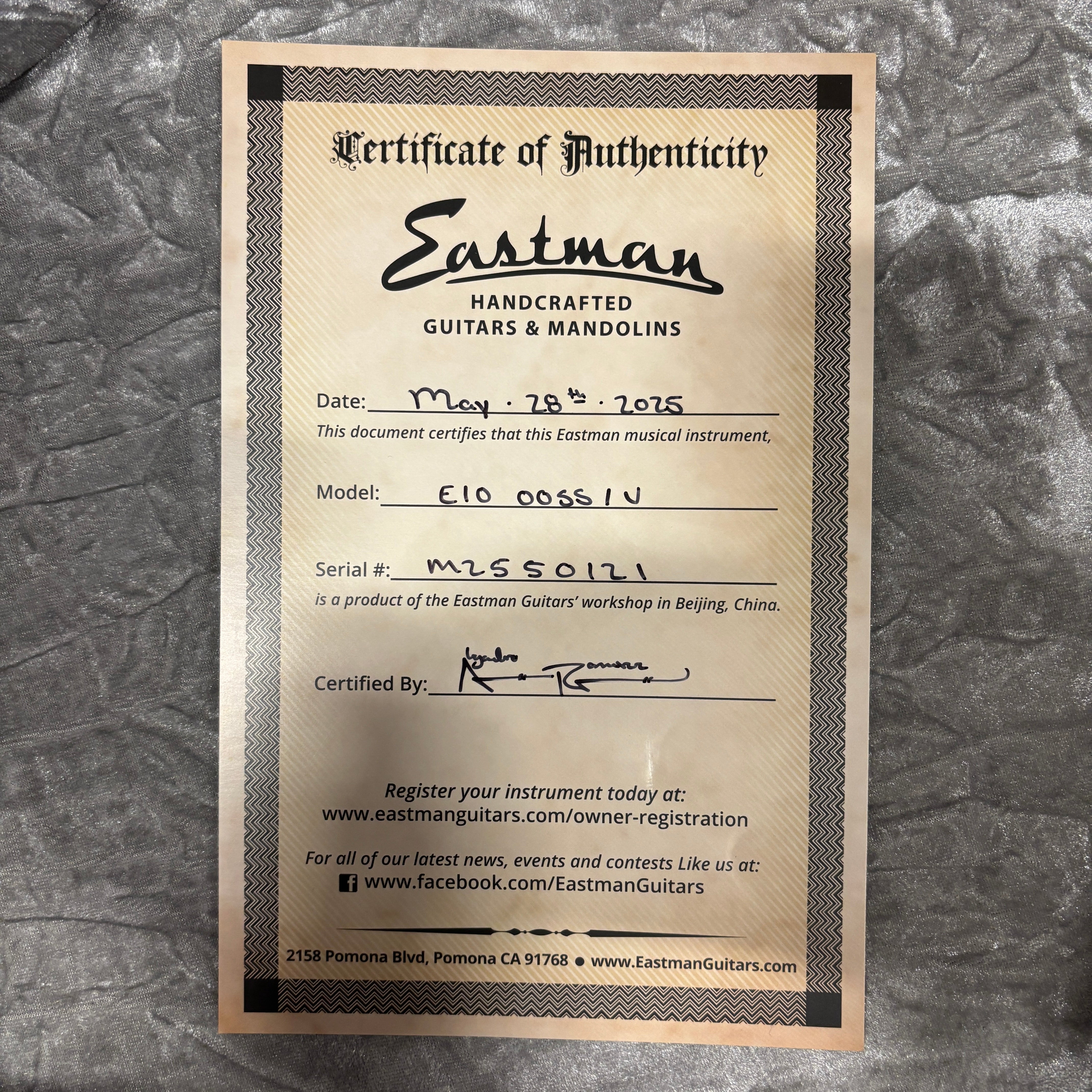 Eastman E10 OOSS classical guitar antique finish with certificate of authenticity