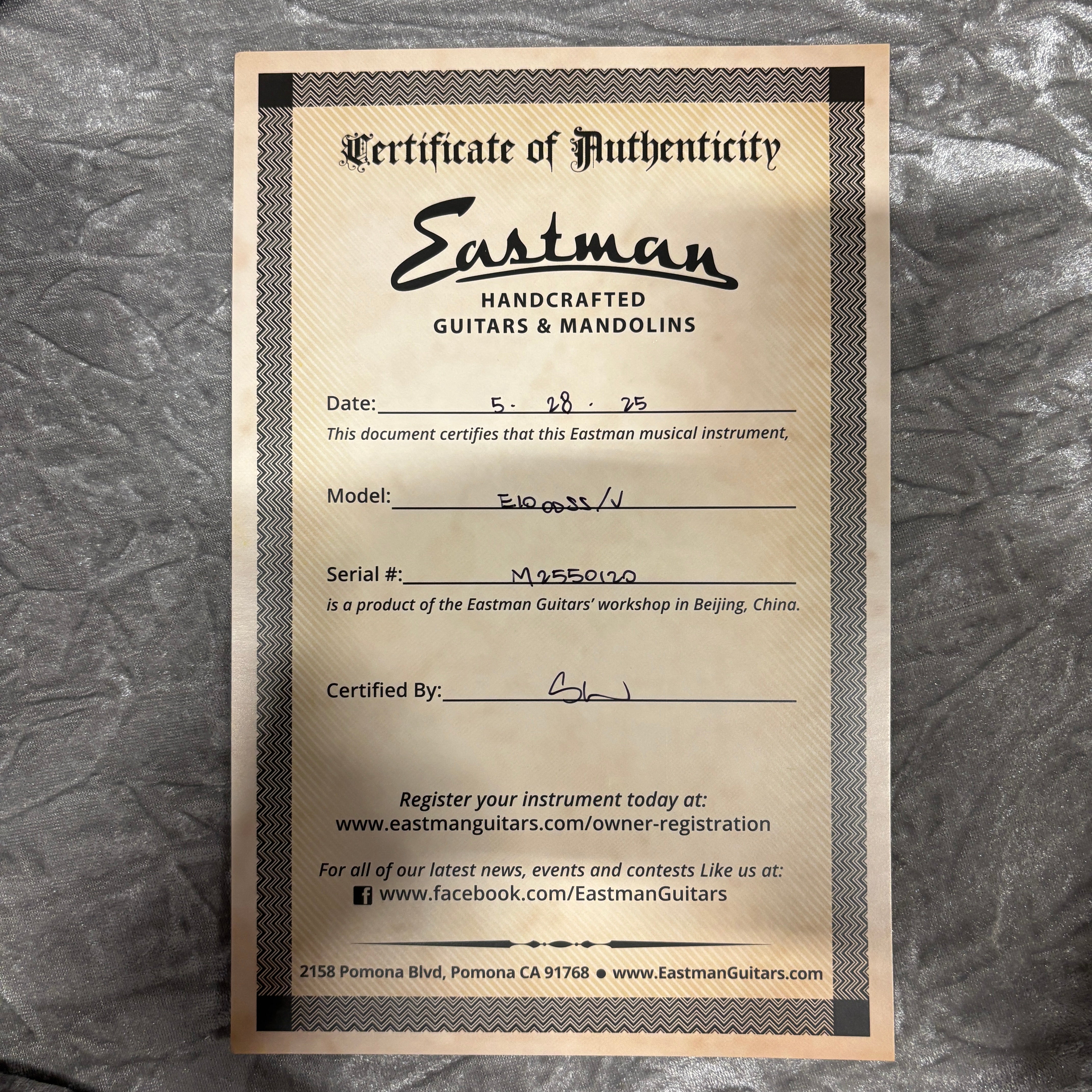 Eastman E10OOSSV classical guitar antique finish with certificate of authenticity