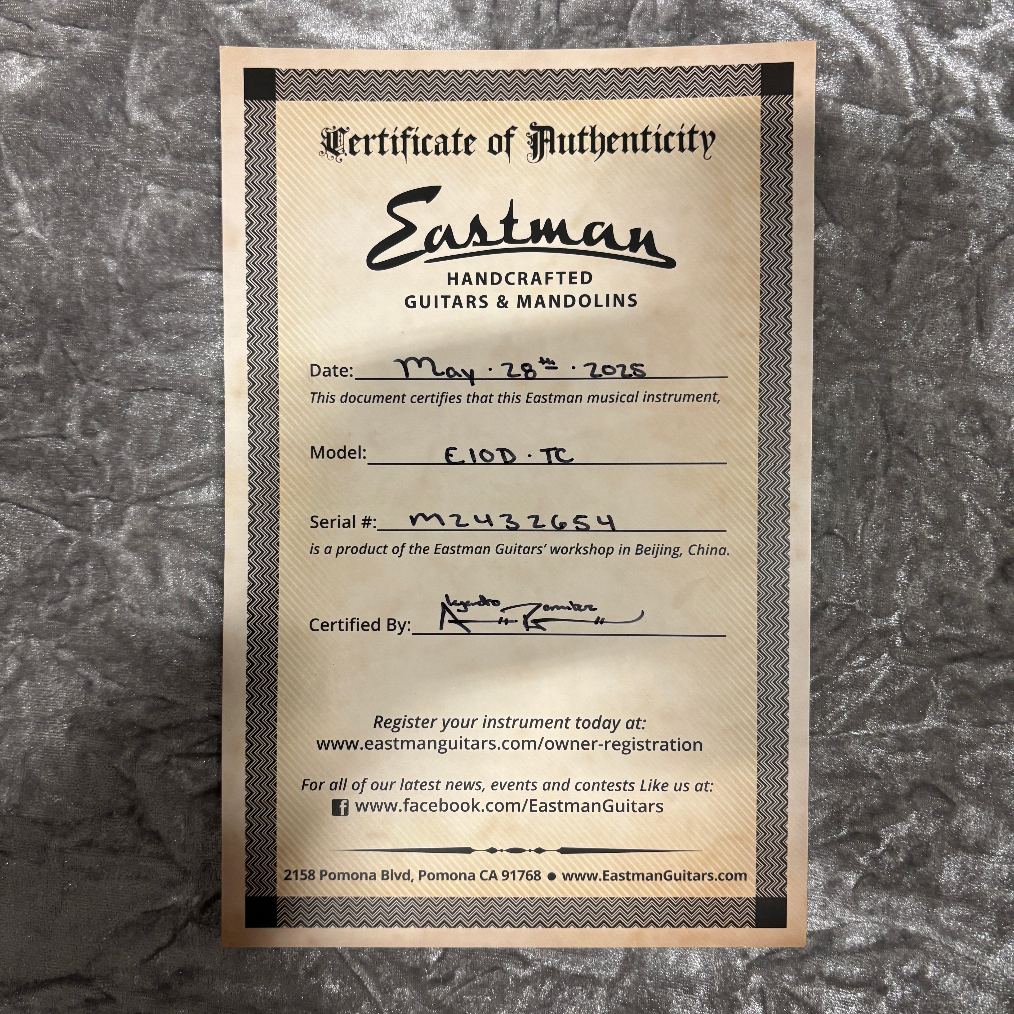 Eastman E10D-TC natural acoustic guitar with certificate of authenticity