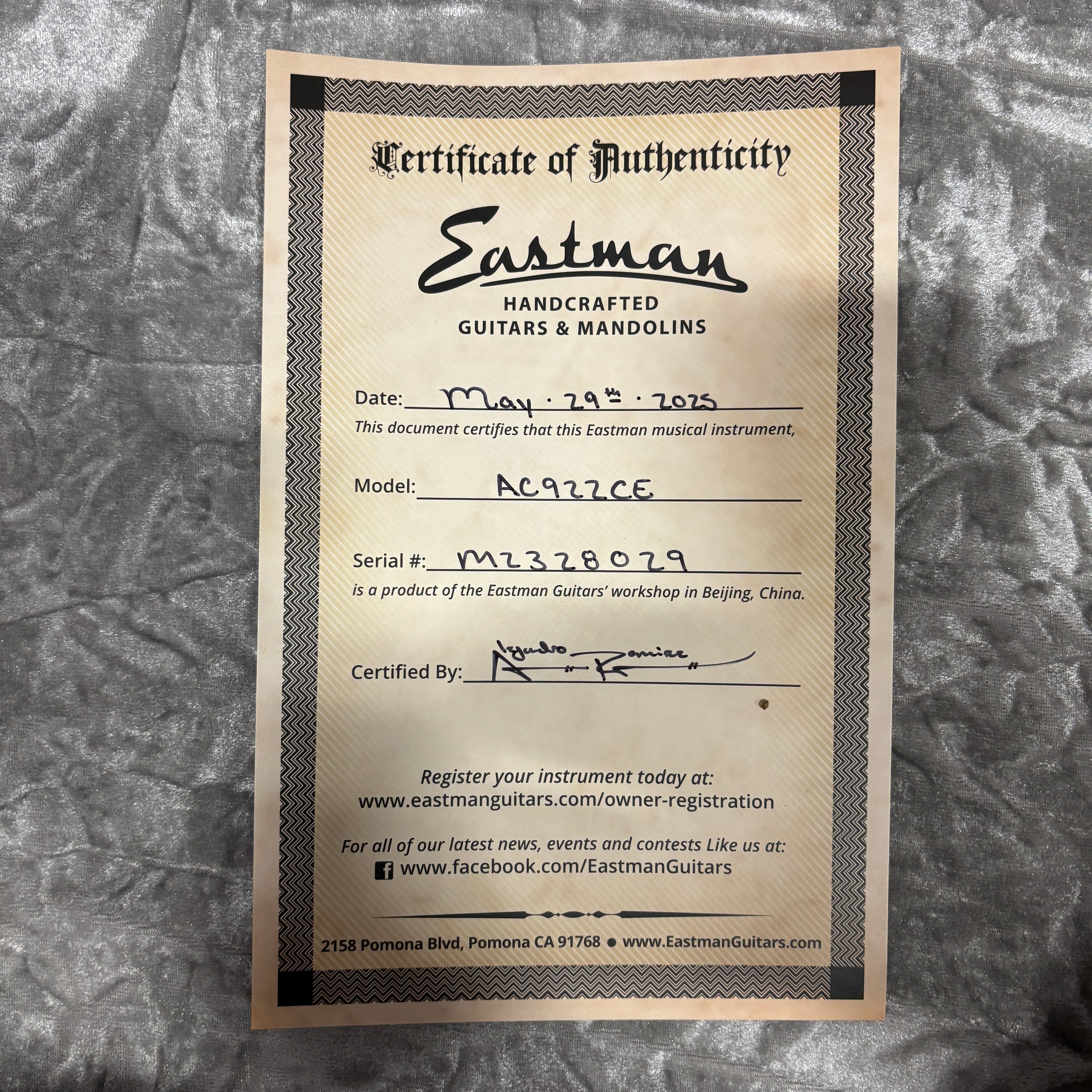 Eastman AC922CE acoustic guitar natural finish with certificate of authenticity