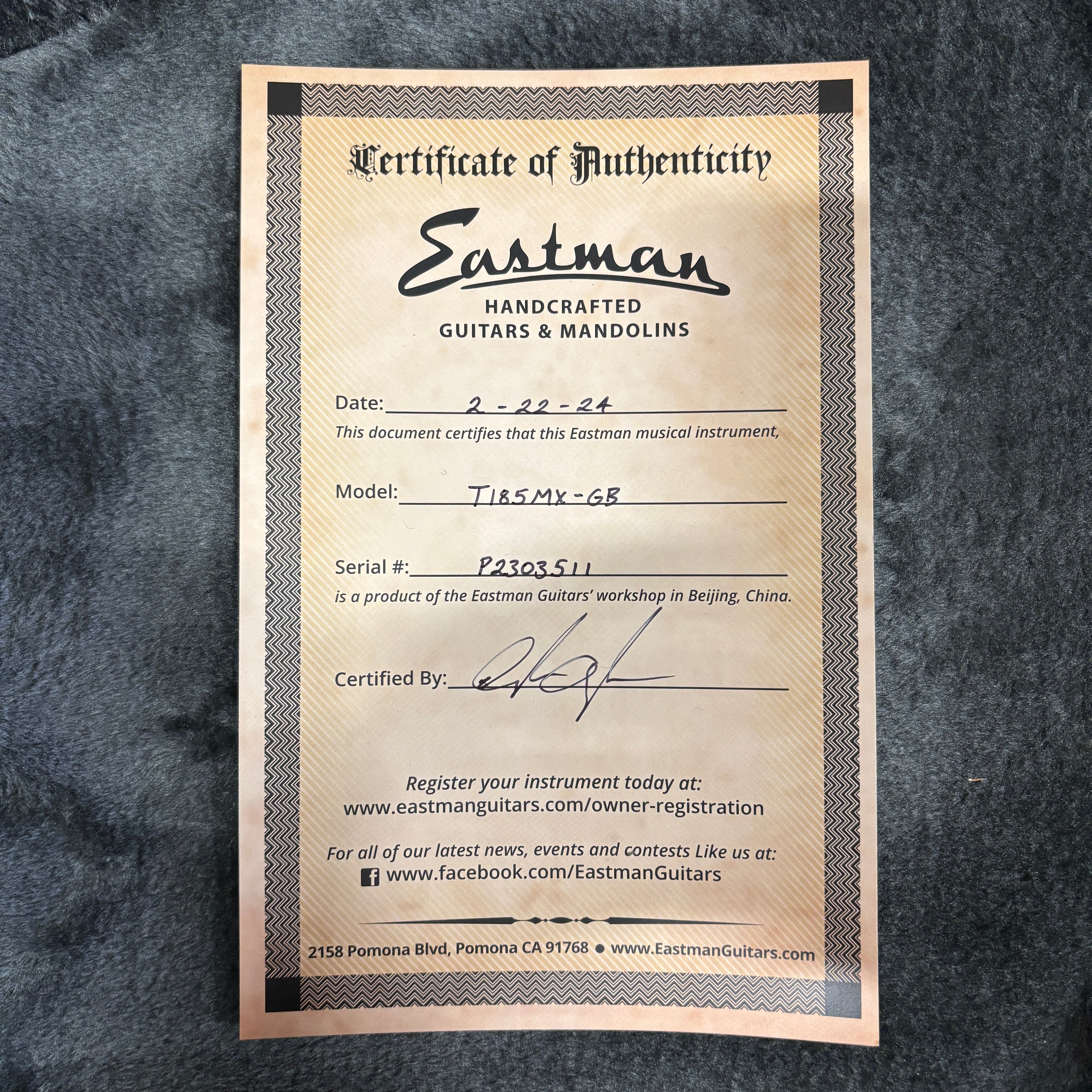 Eastman T185MX goldburst semi-hollow electric guitar with Certificate of Authenticity