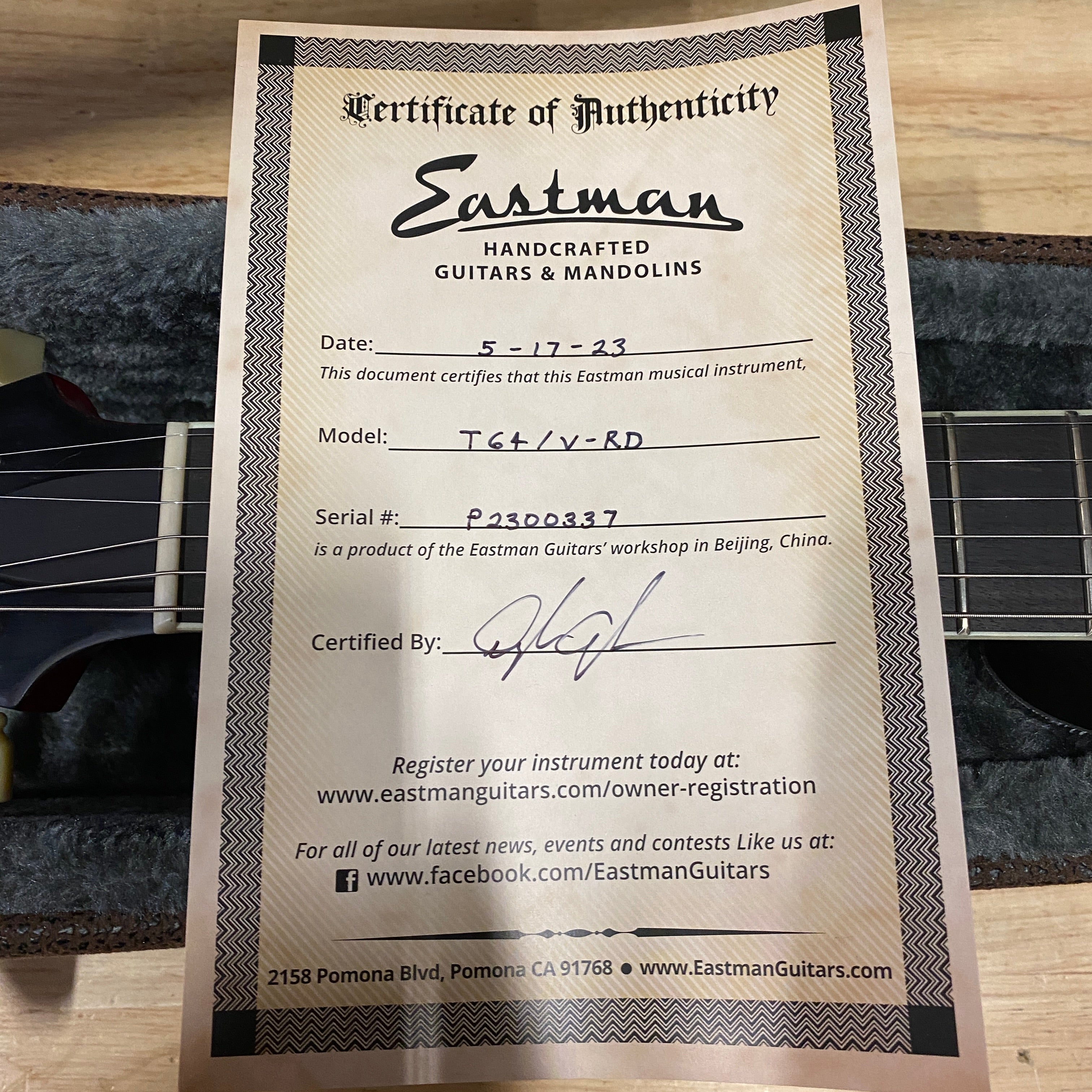Eastman T64/V-RD semi-hollow body electric guitar antique red with maple neck and f-holes
