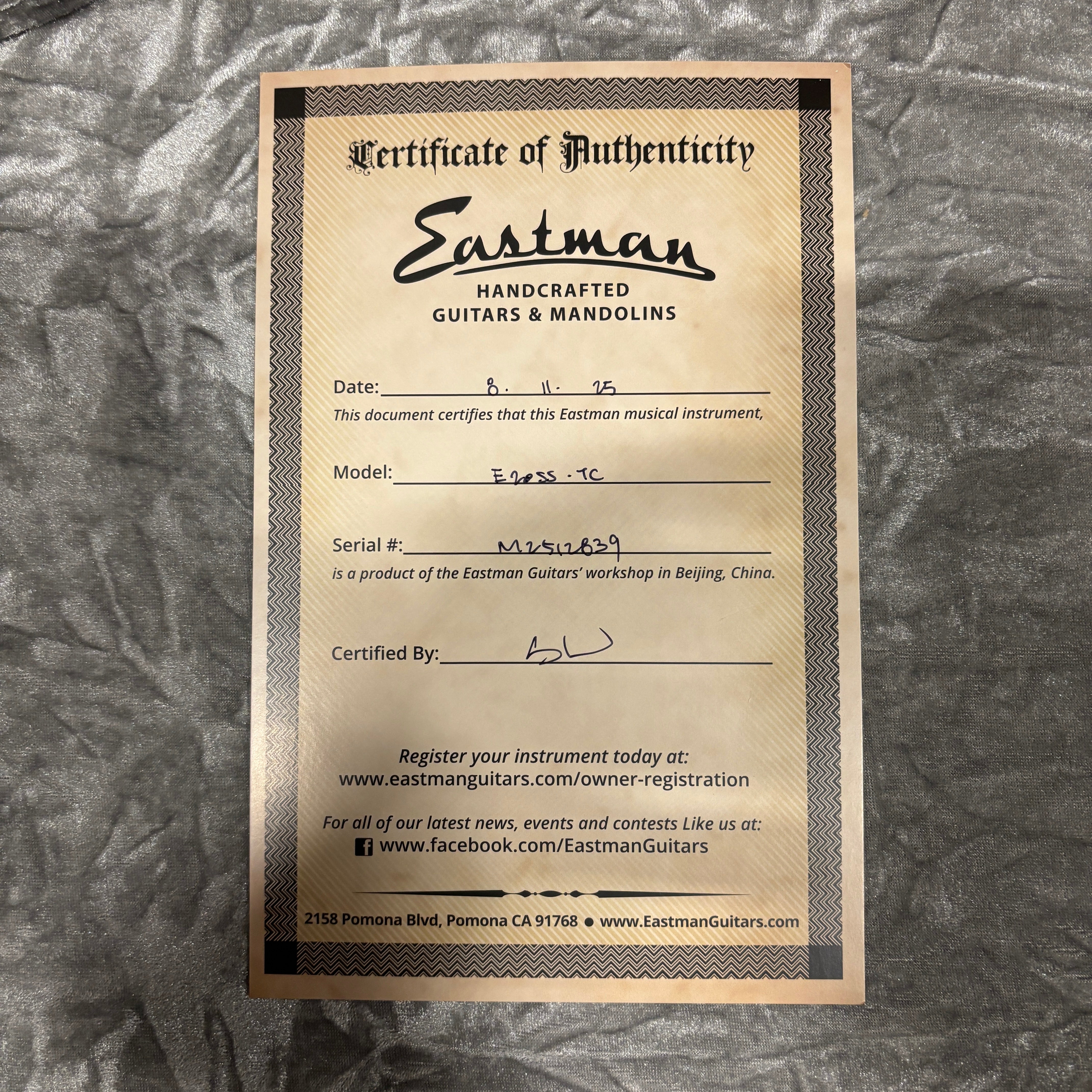Eastman E20SS-TC sunburst acoustic guitar with certificate of authenticity