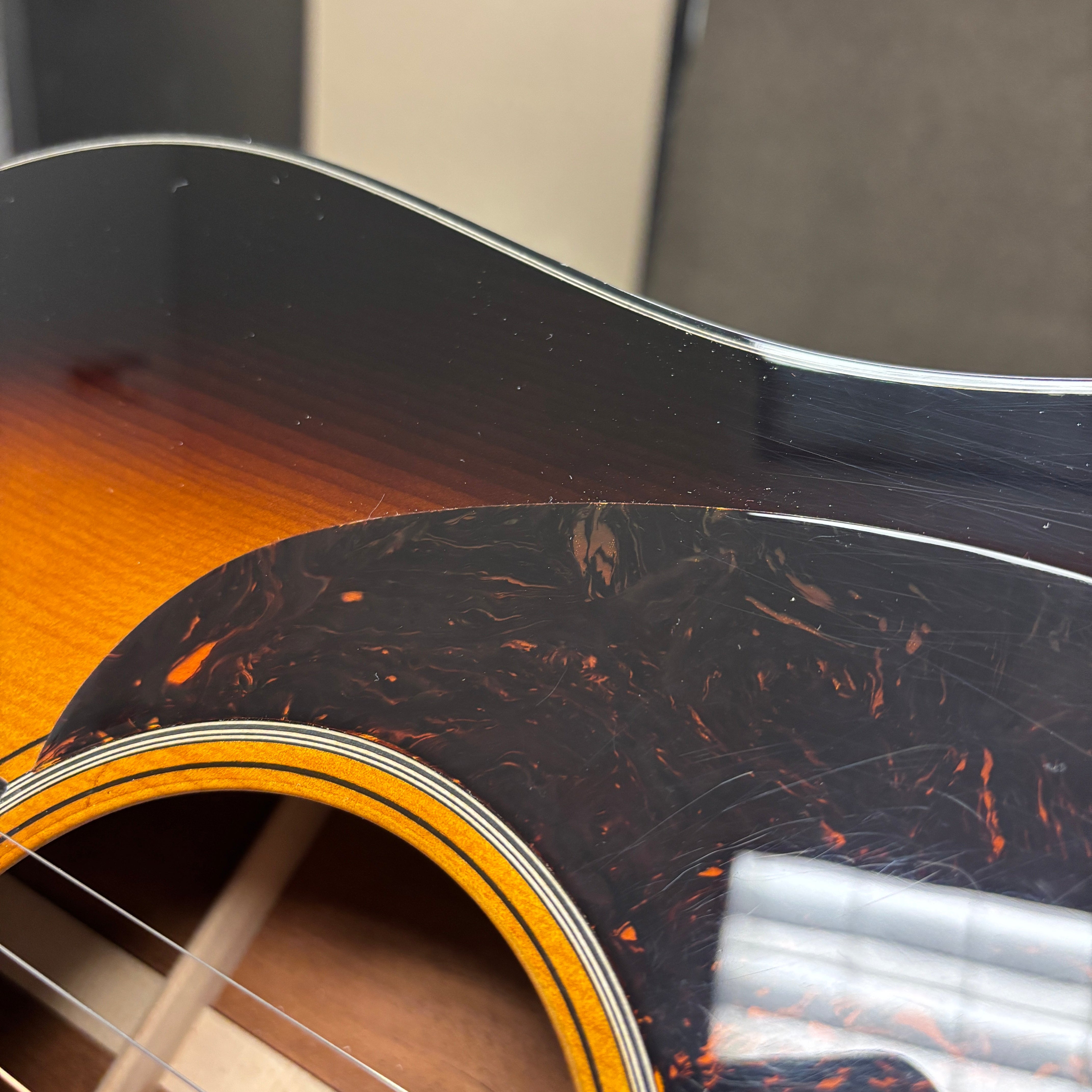 Pre-owned Martin Special D12F dreadnought acoustic guitar sunburst finish with tortoiseshell pickguard