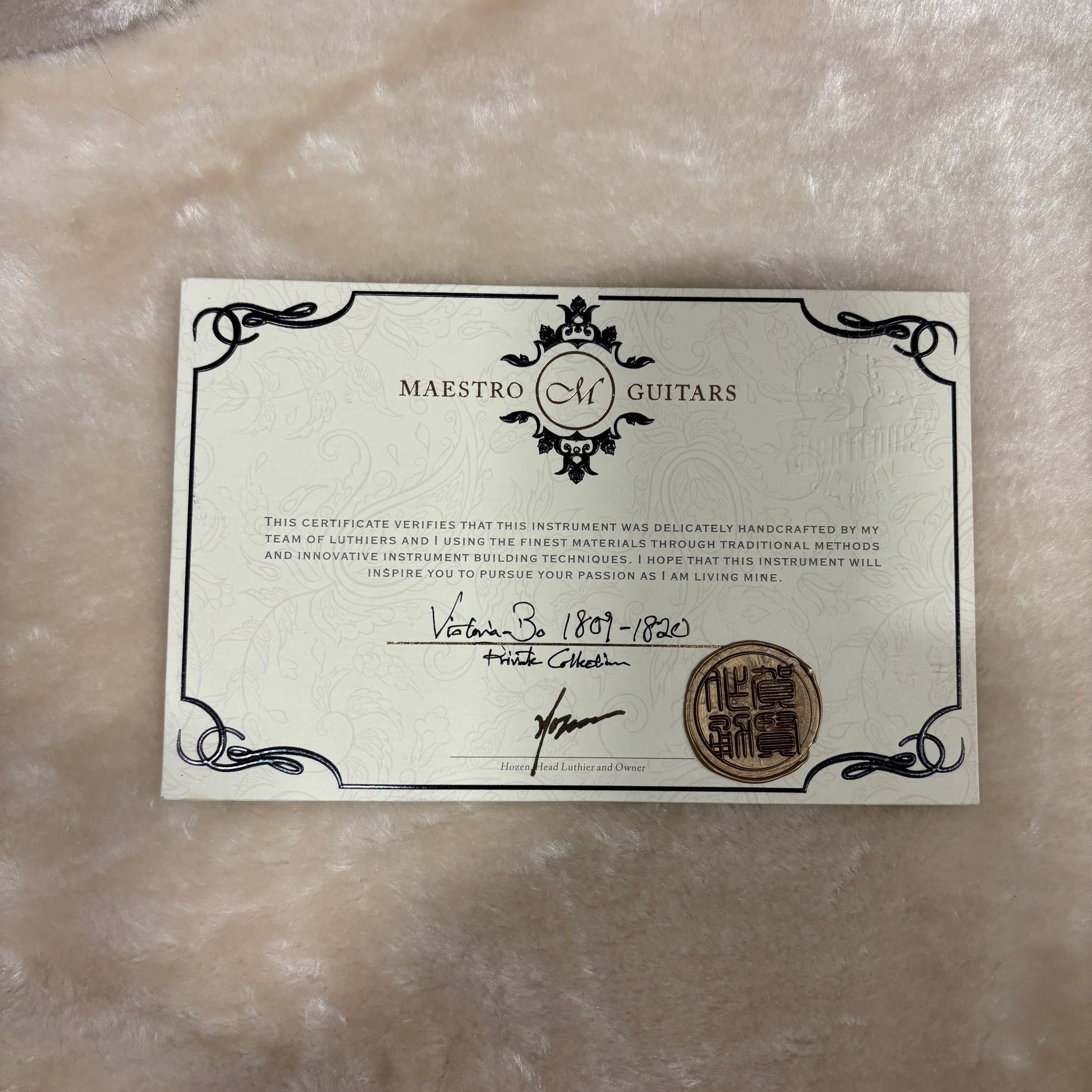 Maestro Private Collection Victoria pre-owned classical guitar natural finish with handcrafted certificate
