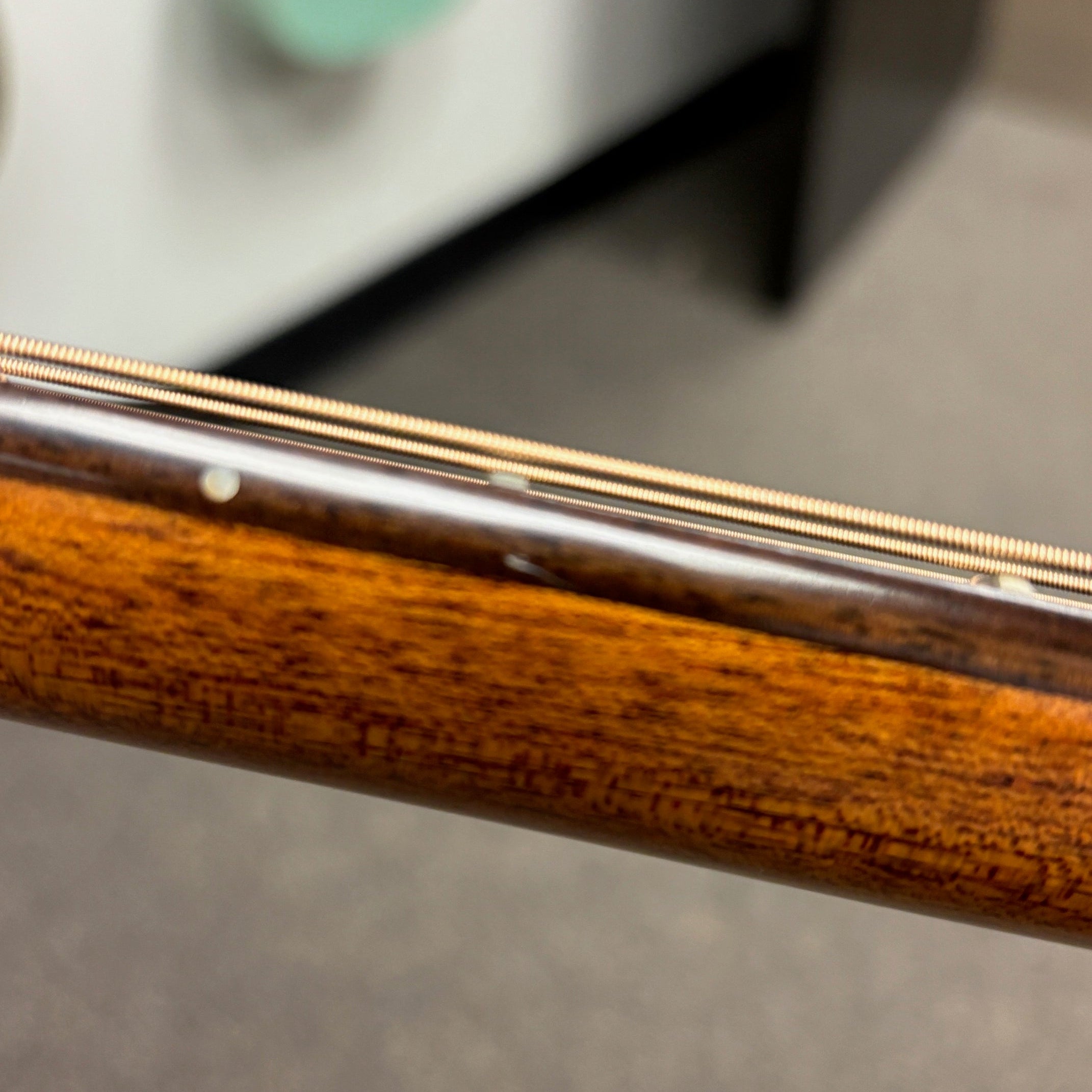 Maestro Private Collection Victoria pre-owned acoustic guitar natural finish with gold tuning machines