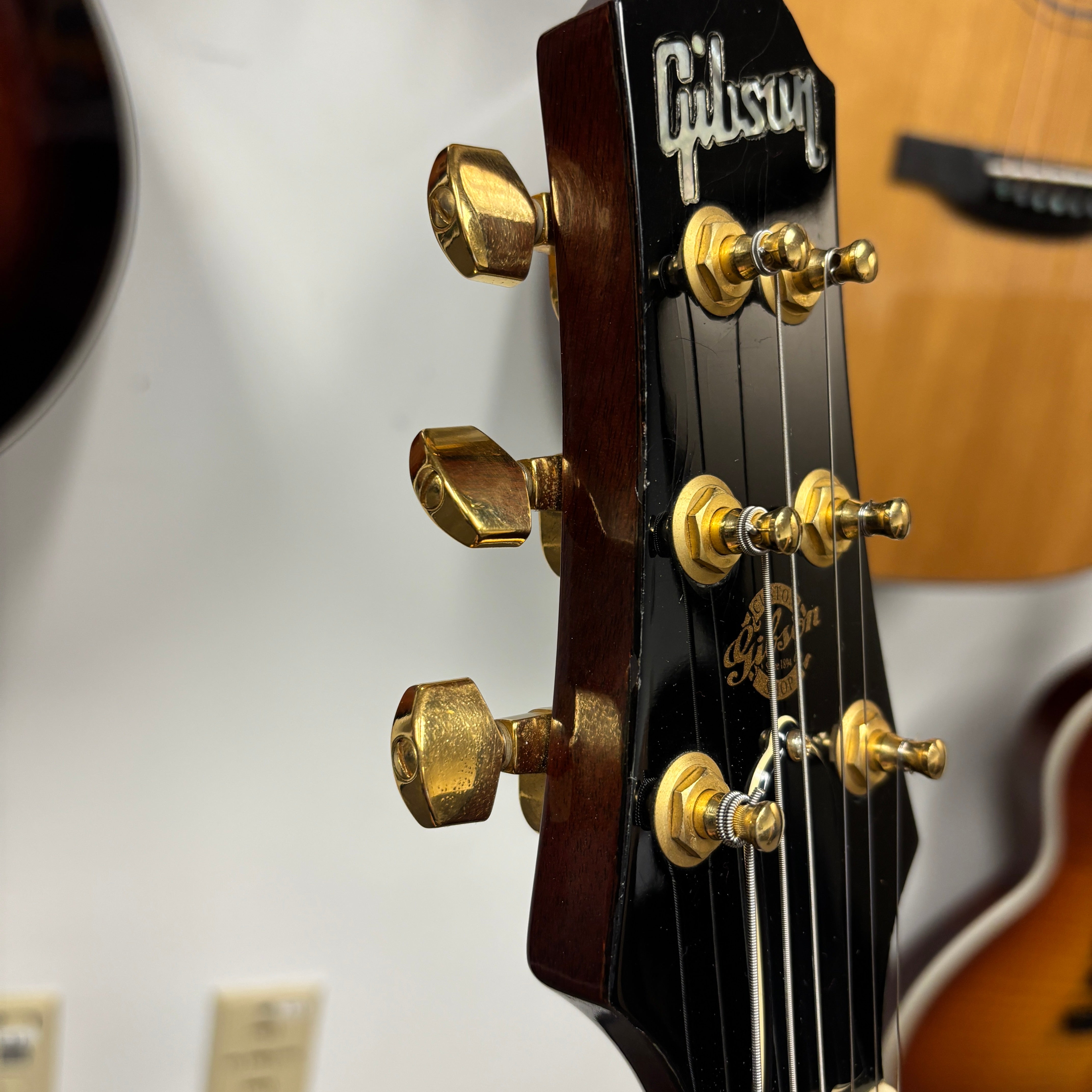Gibson ES-346 semi-hollow electric guitar Gingerburst with gold tuning machines and binding