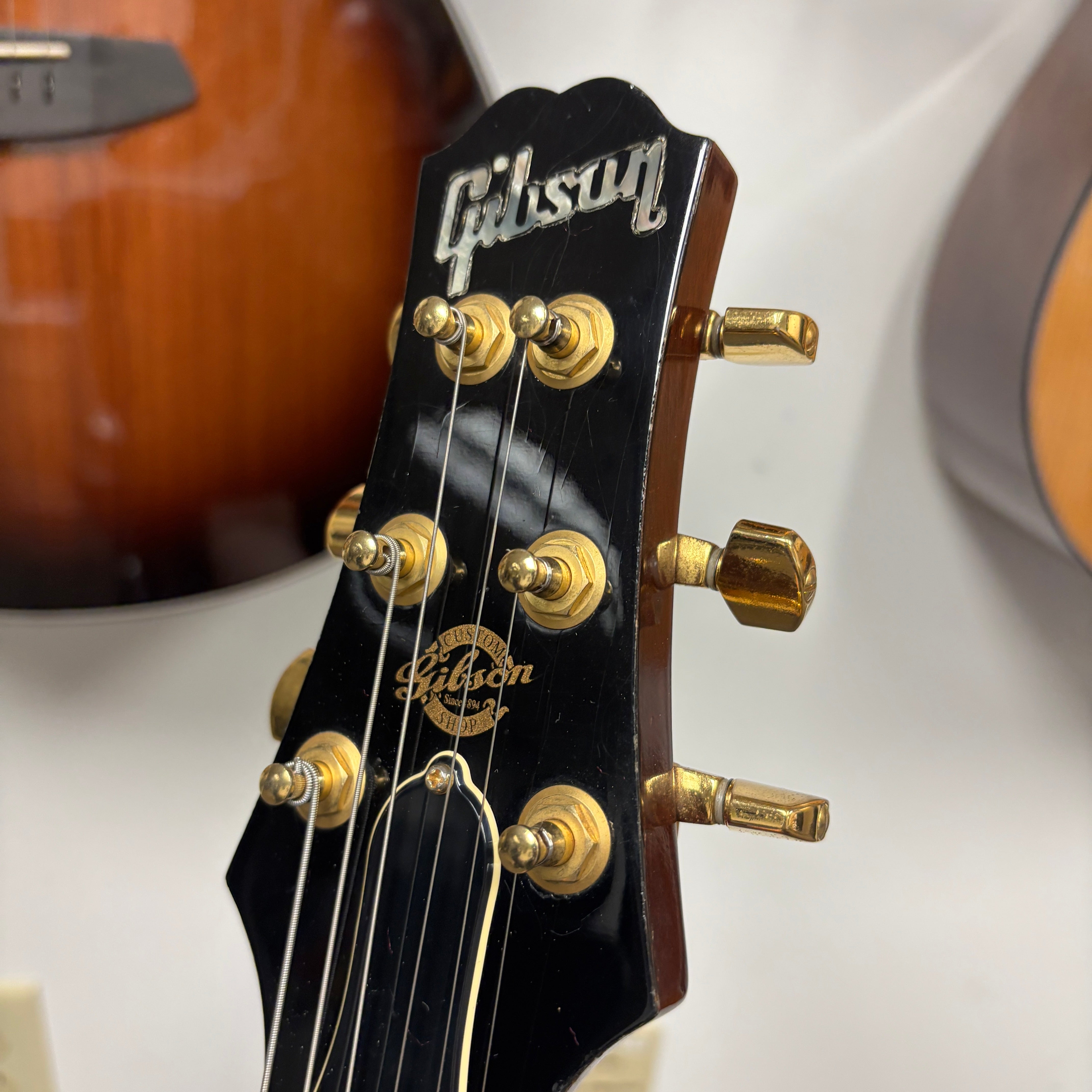Gibson ES-346 semi-hollow electric guitar Gingerburst with gold tuning machines and hardware