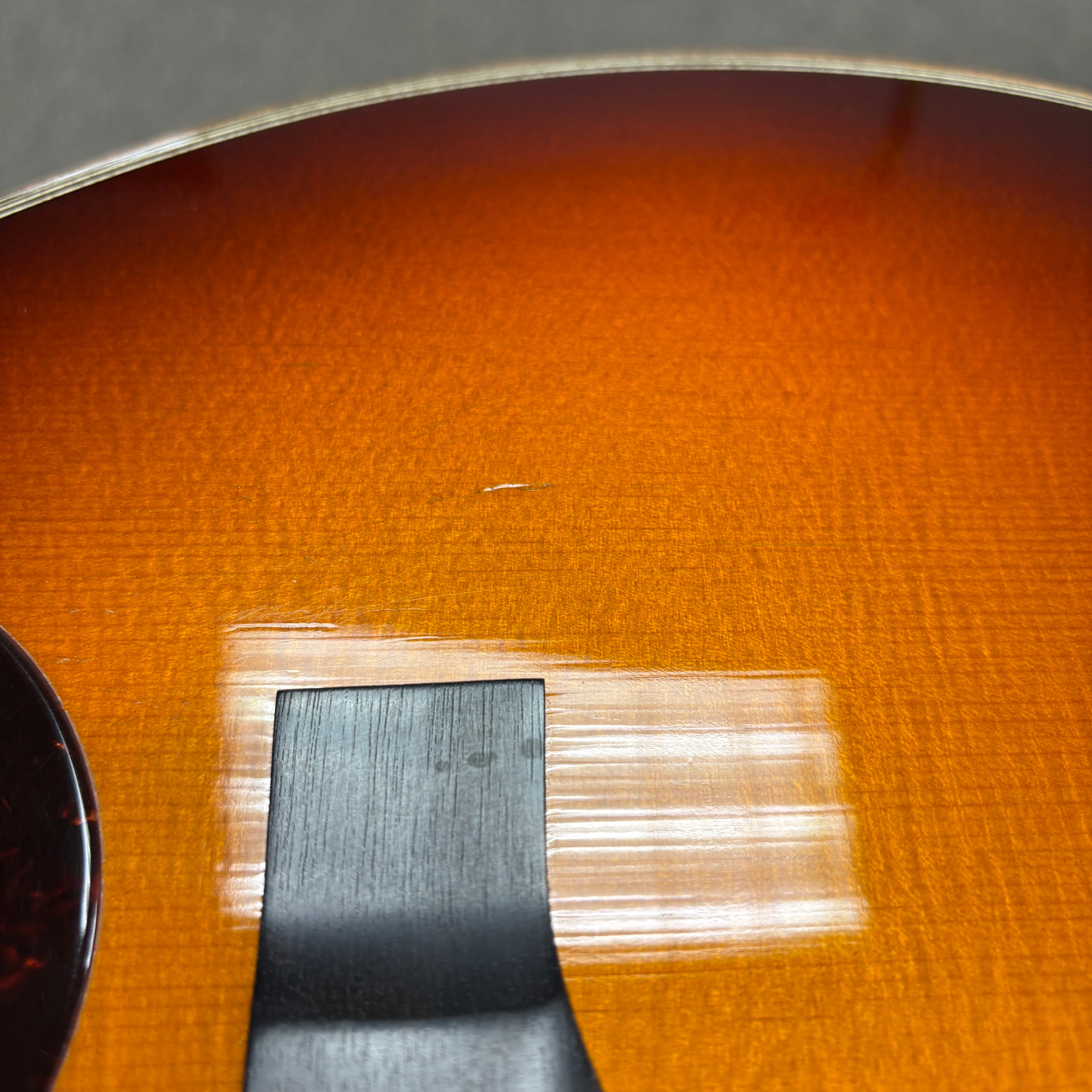 Santa Cruz OM Custom pre-owned acoustic guitar sunburst finish with maple neck