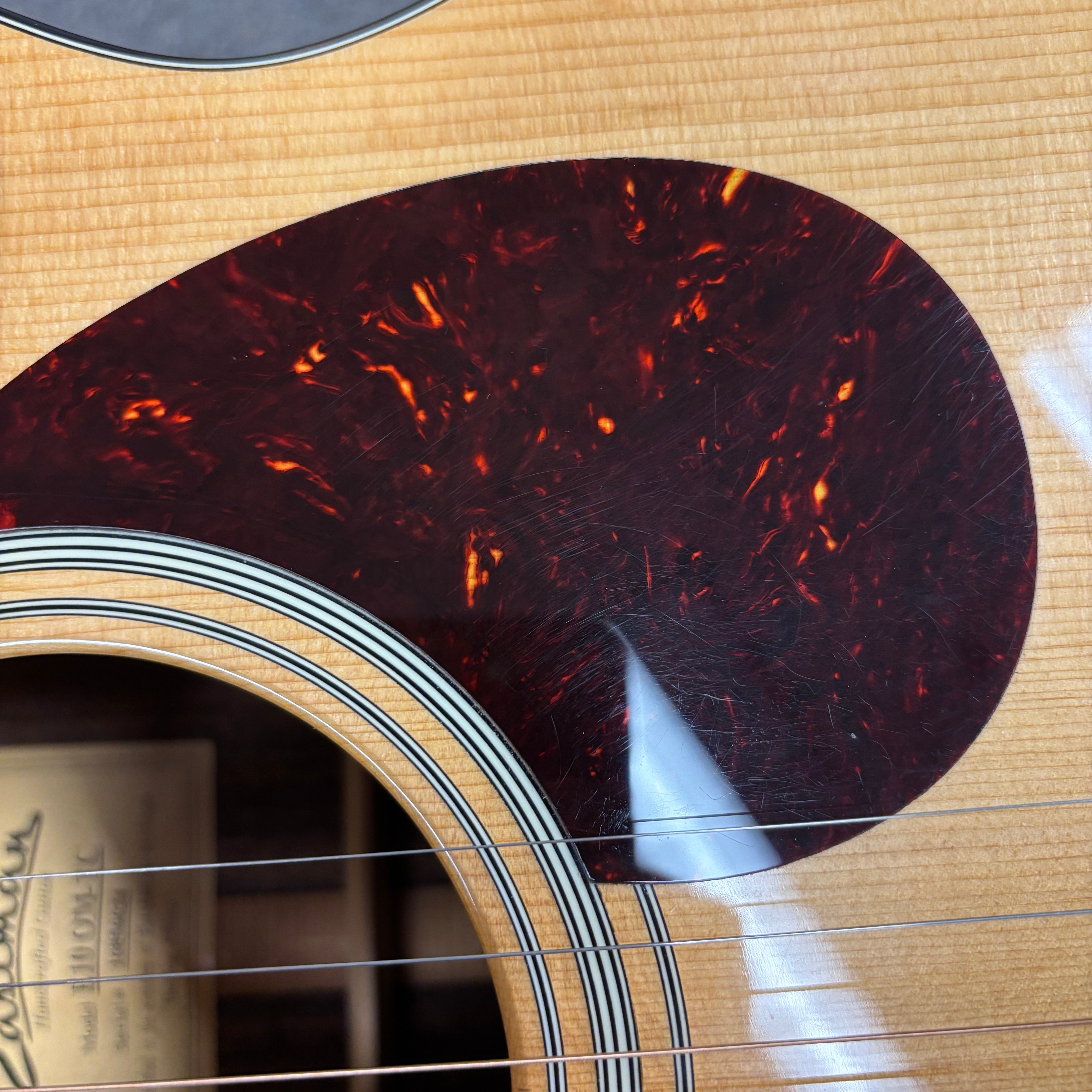 Eastman E10OMtc acoustic guitar natural finish pre-owned tortoiseshell pickguard