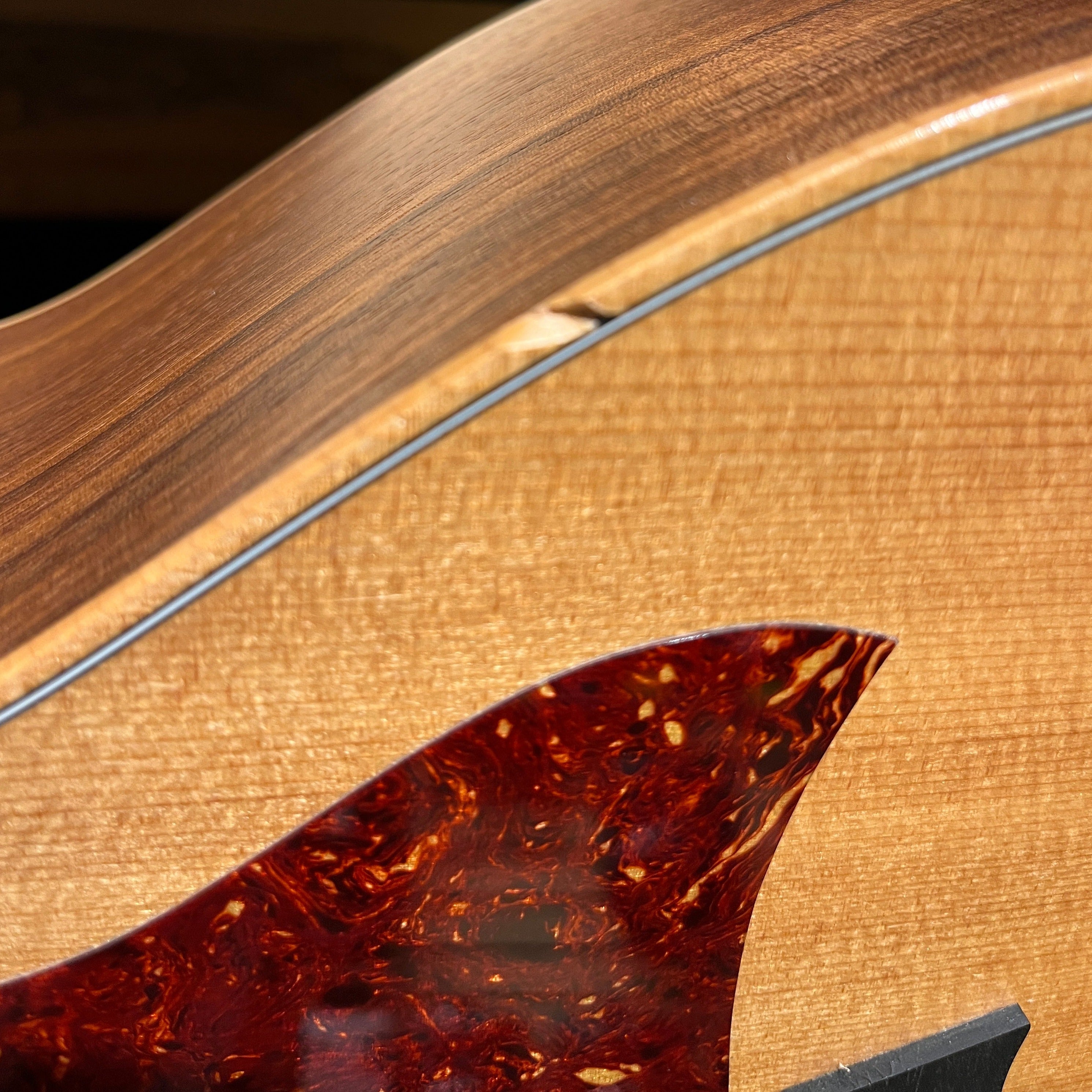 Taylor GS Mini-e Rosewood acoustic-electric guitar natural finish with tortoiseshell pickguard