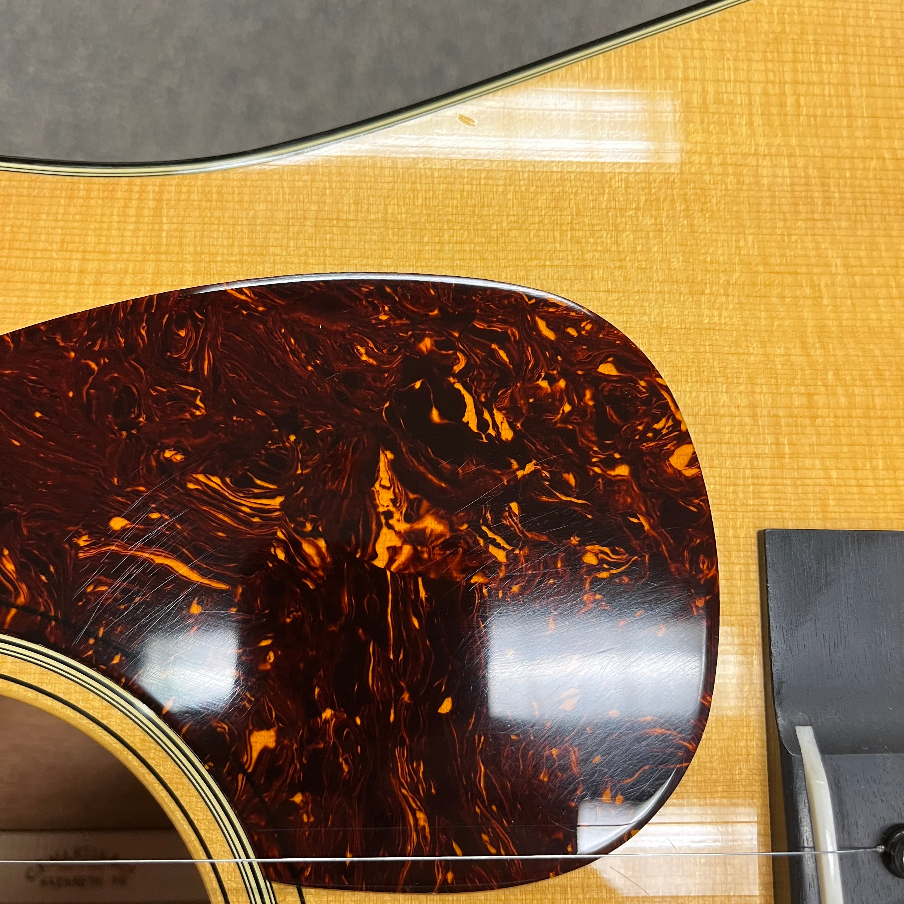 Pre-owned Martin Custom Shop D-18 dreadnought acoustic guitar natural finish tortoiseshell pickguard