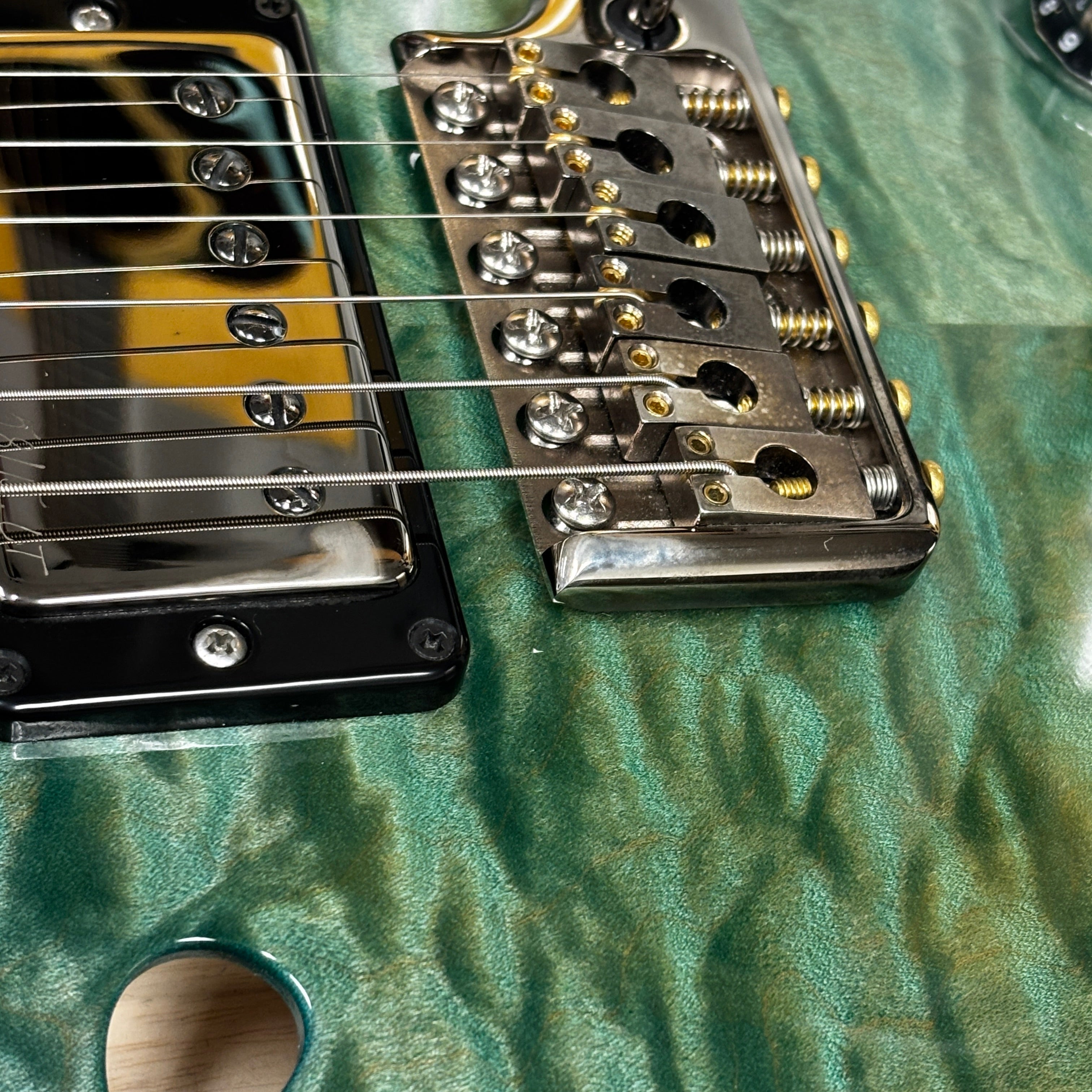 Pre-owned Paul Reed Smith Special semi-hollow electric guitar Makena Blue with dual humbuckers and gold hardware