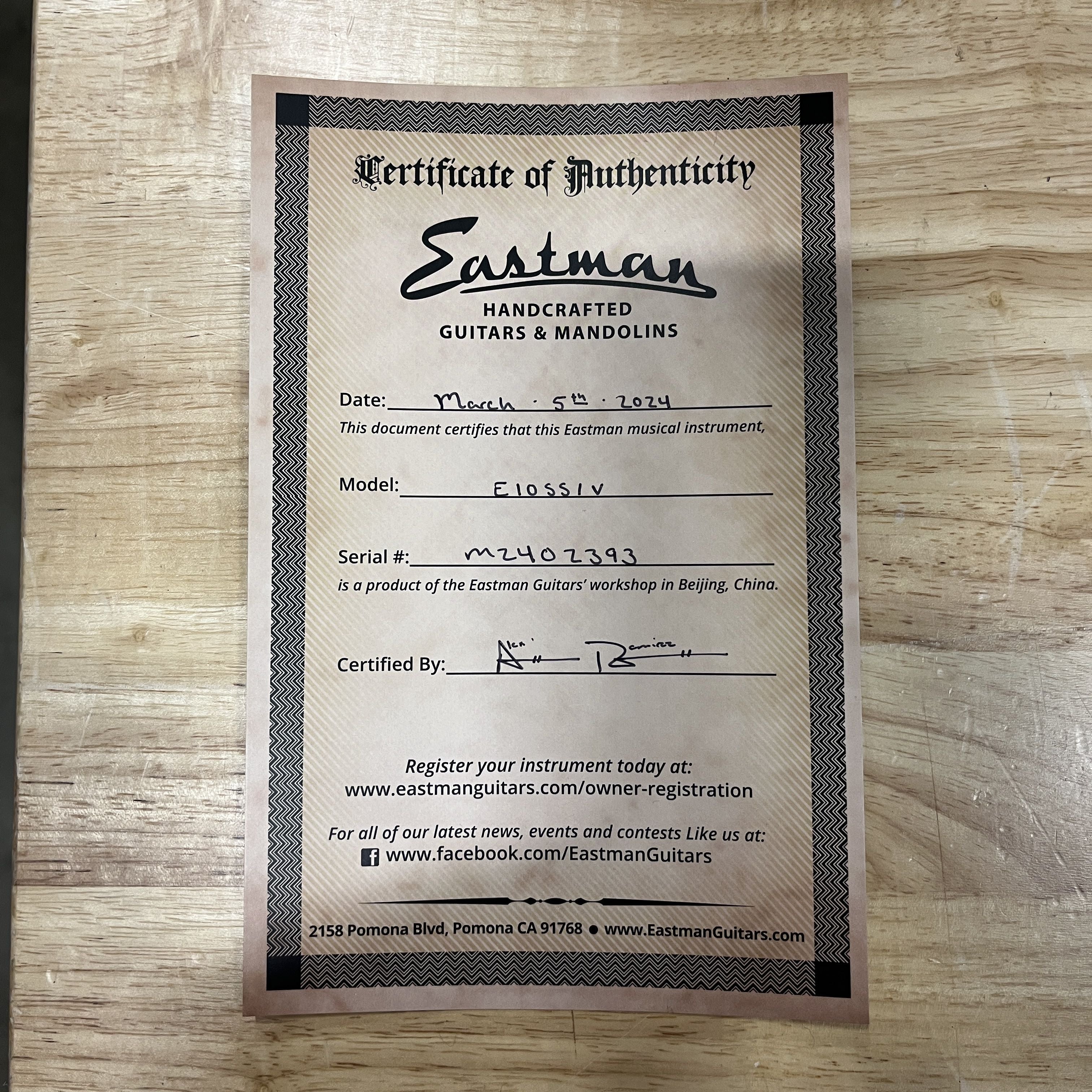 Eastman E10SSV classical guitar antique finish with certificate of authenticity