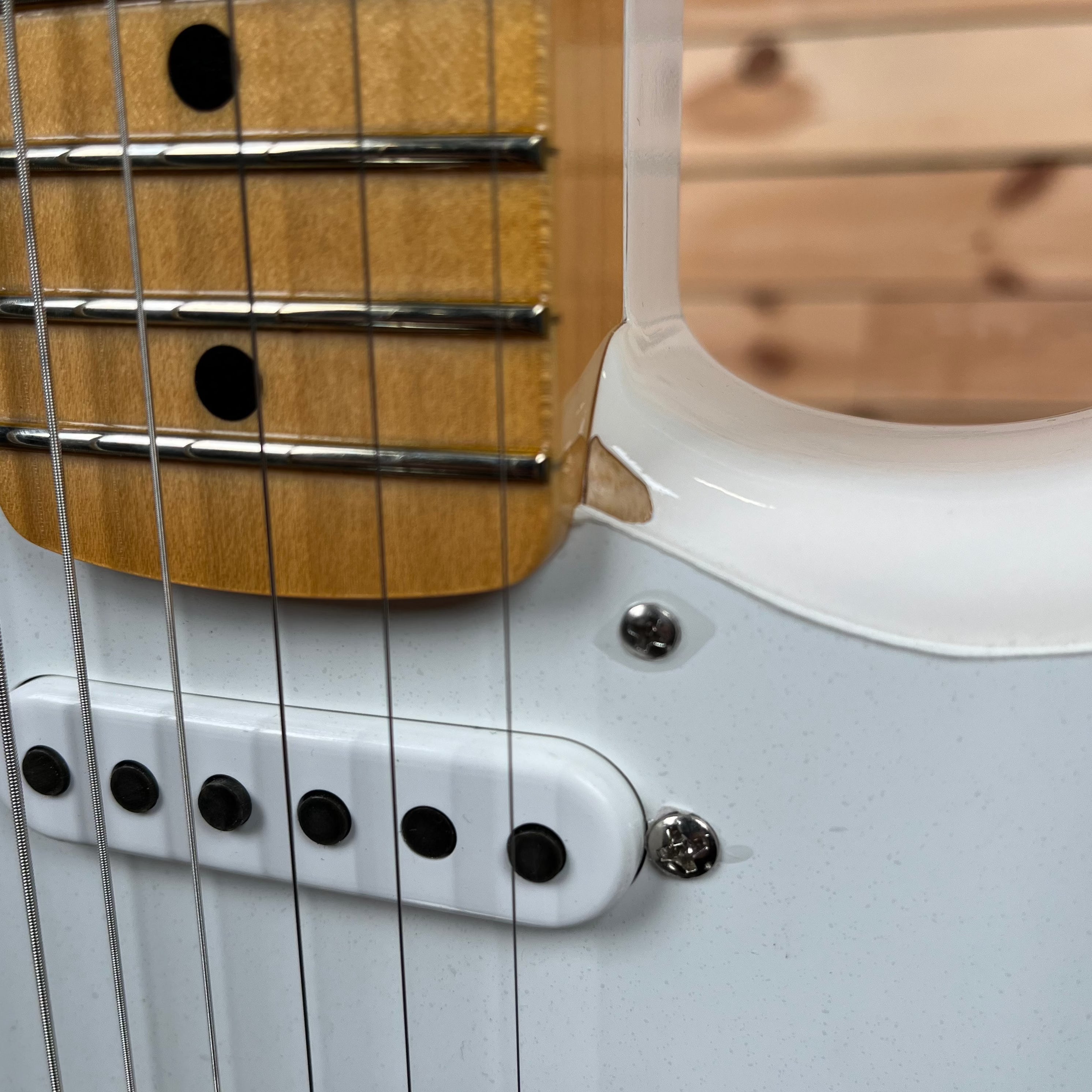 Fender Custom Shop 1955 Custom Stratocaster hardtail electric guitar Aged White Blonde with single-coil pickups