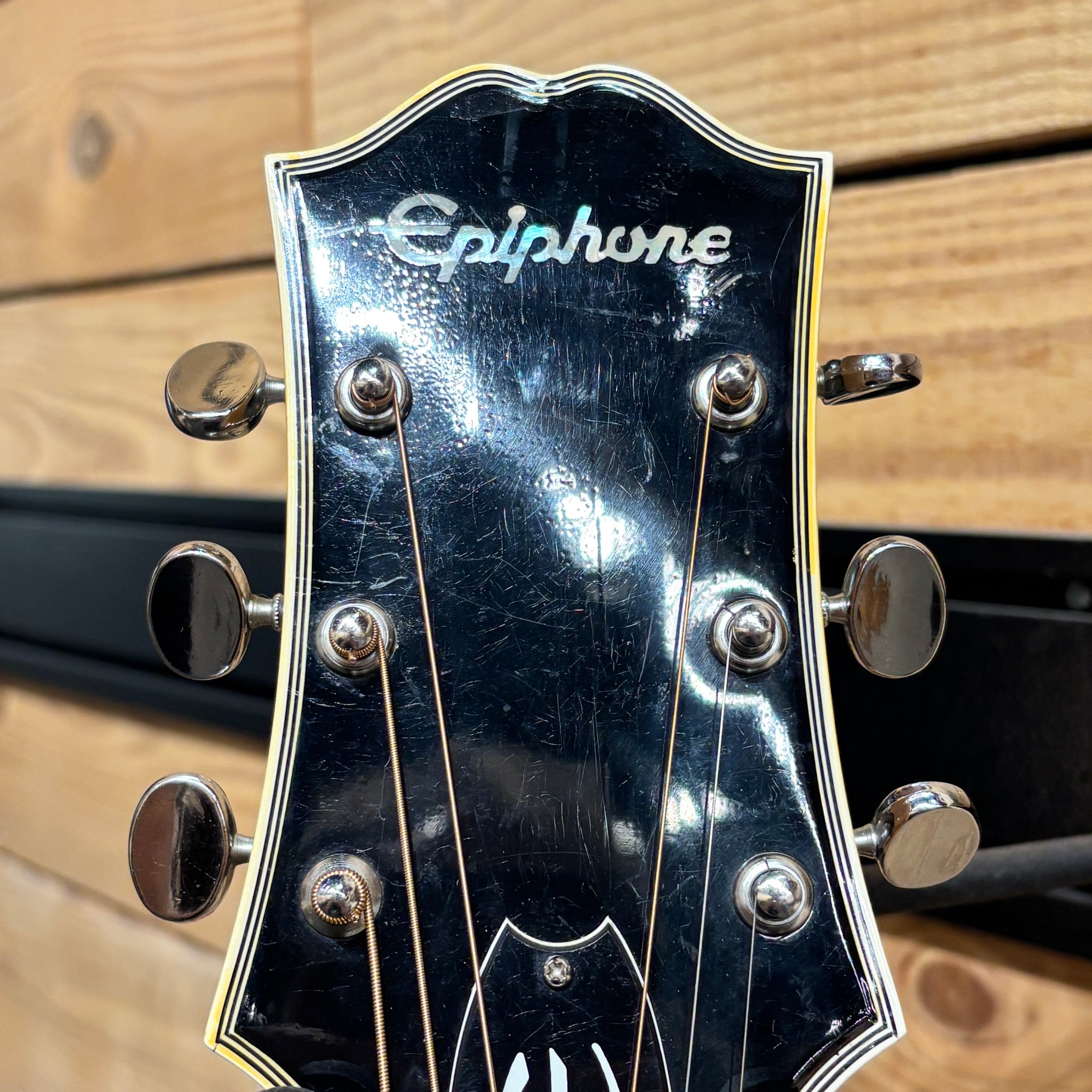 Epiphone FT-570BL acoustic guitar Natural finish headstock with chrome tuners and multi-ply binding detail