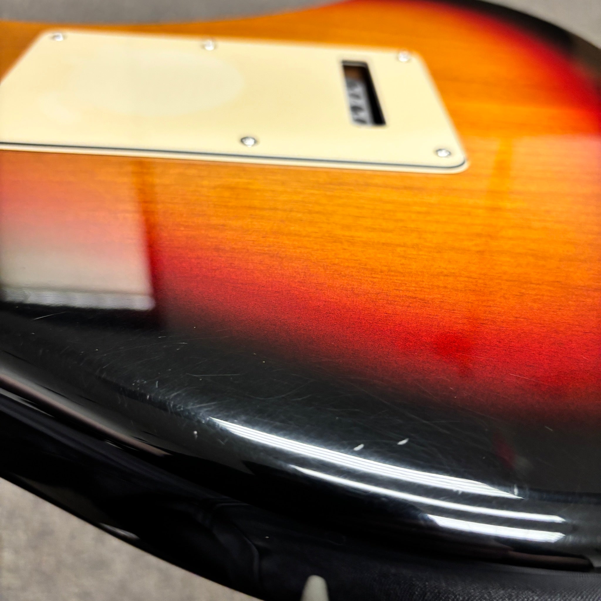 Fender Limited 60th Anniversary Stratocaster electric guitar 3-Color Sunburst with vintage cream pickguard