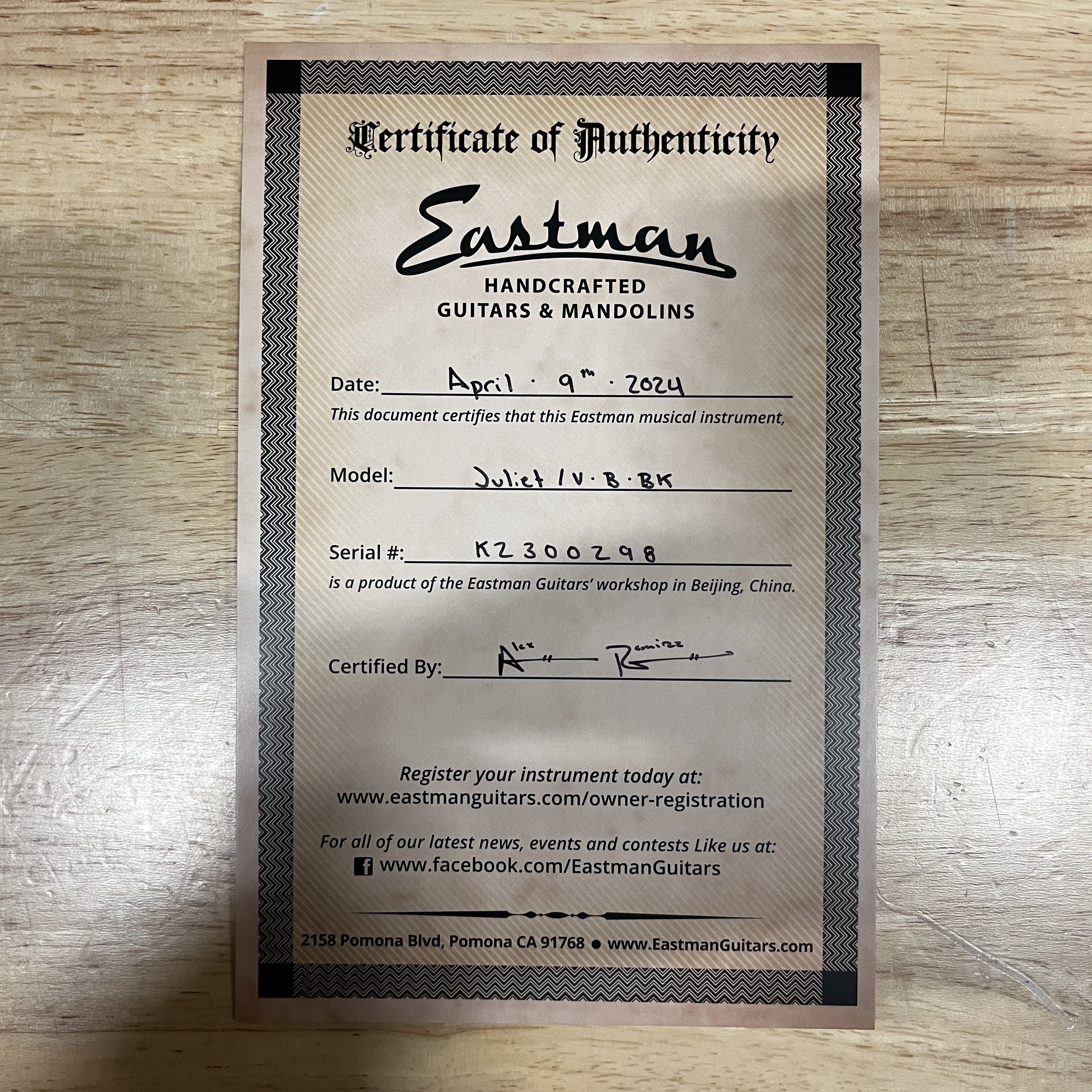 Eastman Juliet V B BK mandolin antique black varnish with certificate of authenticity