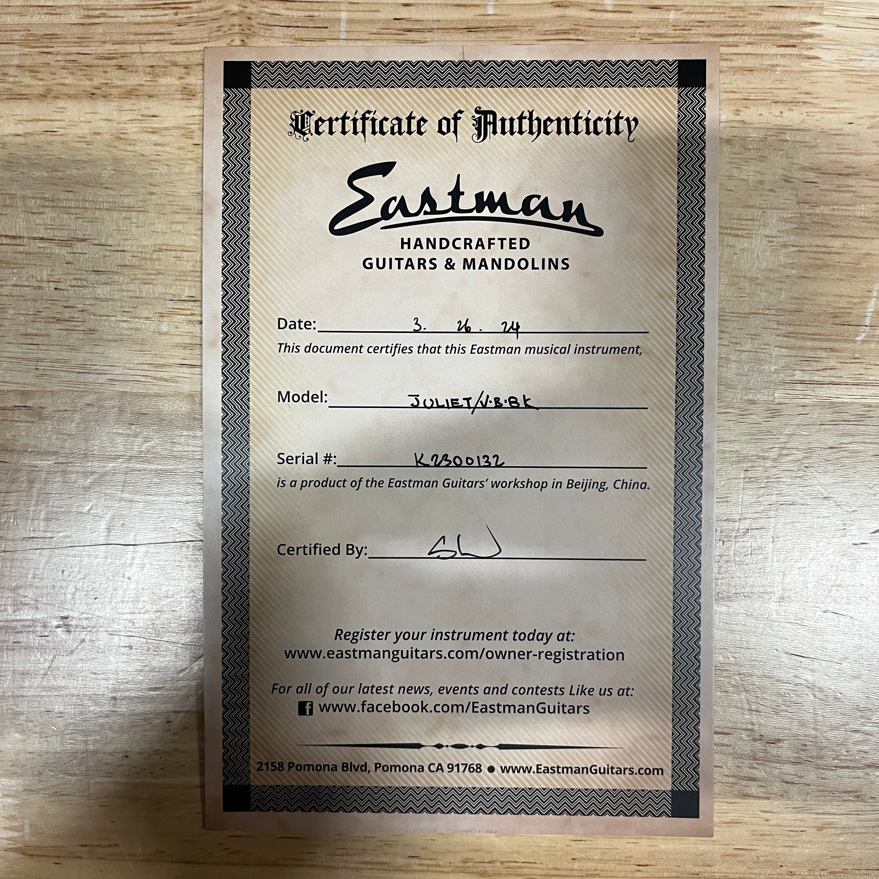 Eastman Juliet VBBk mandolin antique black varnish handcrafted with certificate of authenticity