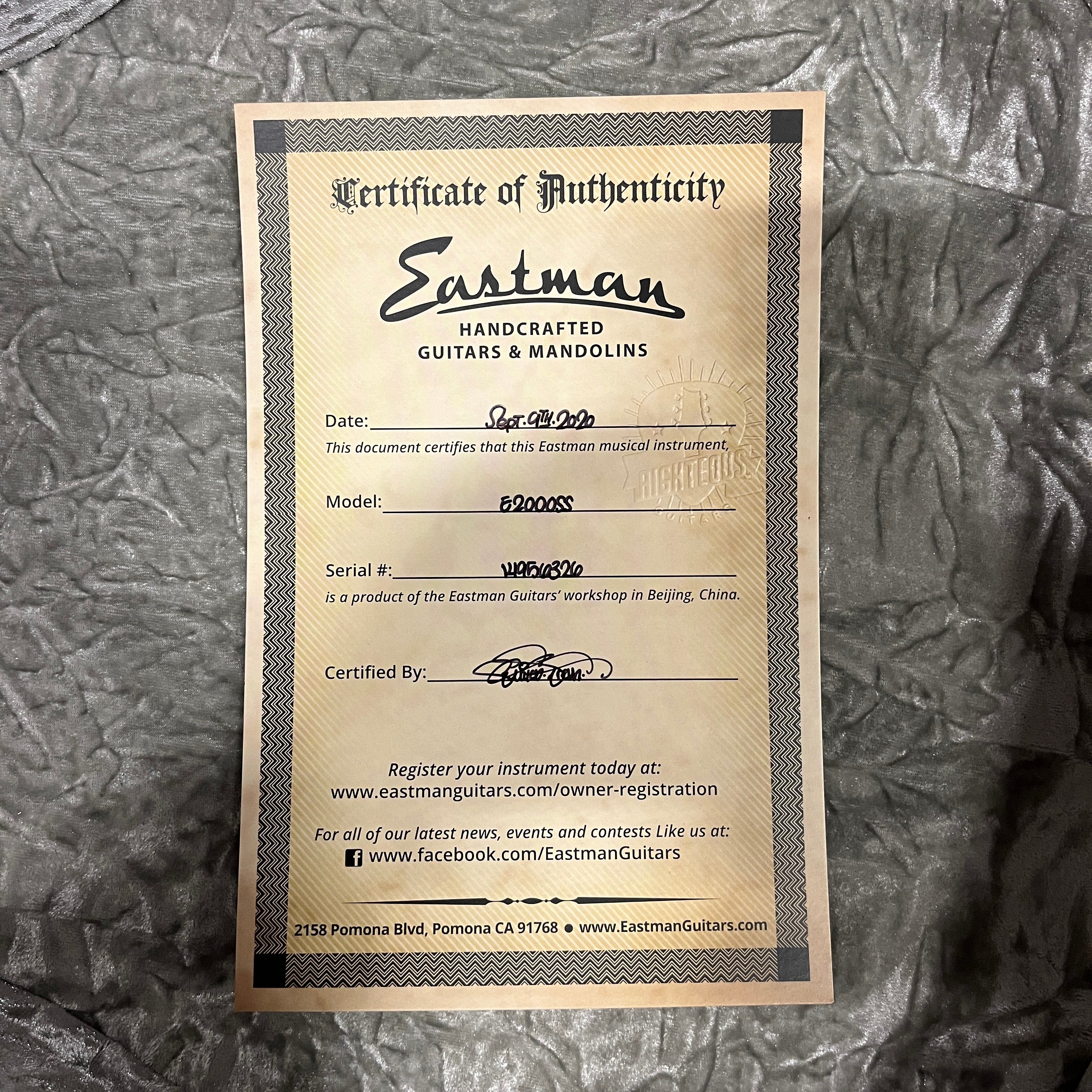 Eastman E20OOss pre-owned sunburst acoustic guitar with handcrafted construction certificate