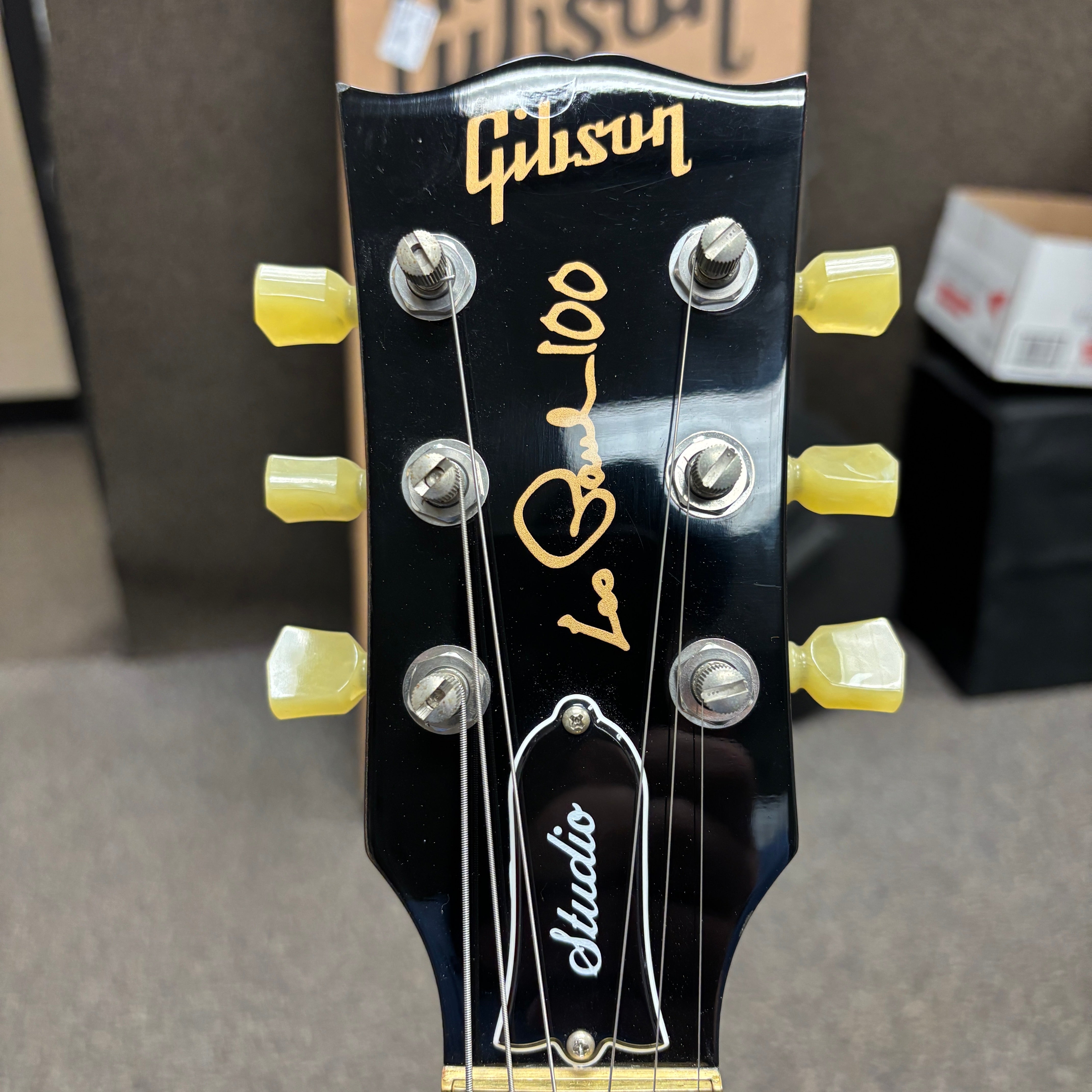Pre-owned Gibson Les Paul Studio 100th Anniversary electric guitar wine red with gold hardware and yellow tuning pegs