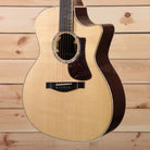 Eastman AC822CEFF acoustic guitar natural finish with venetian cutaway and tortoiseshell pickguard