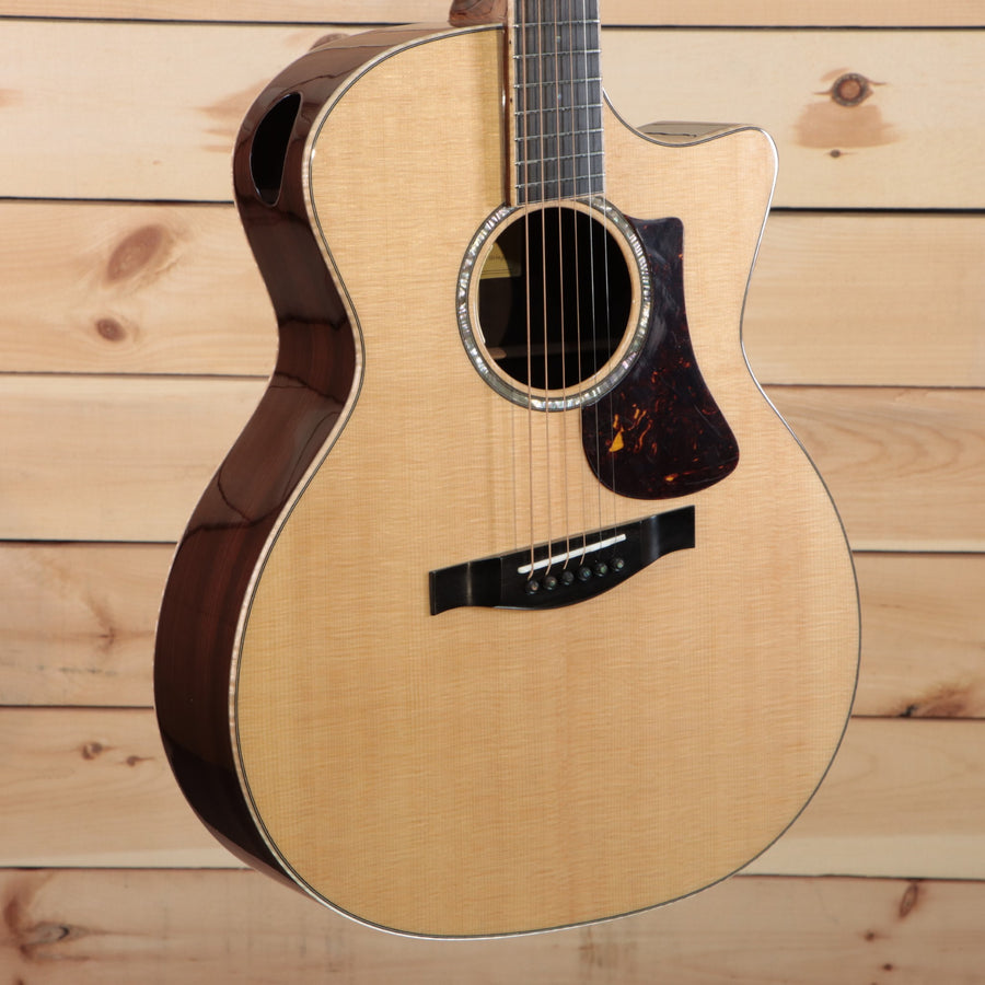 Eastman AC822CEFF acoustic guitar natural finish with venetian cutaway and tortoiseshell pickguard