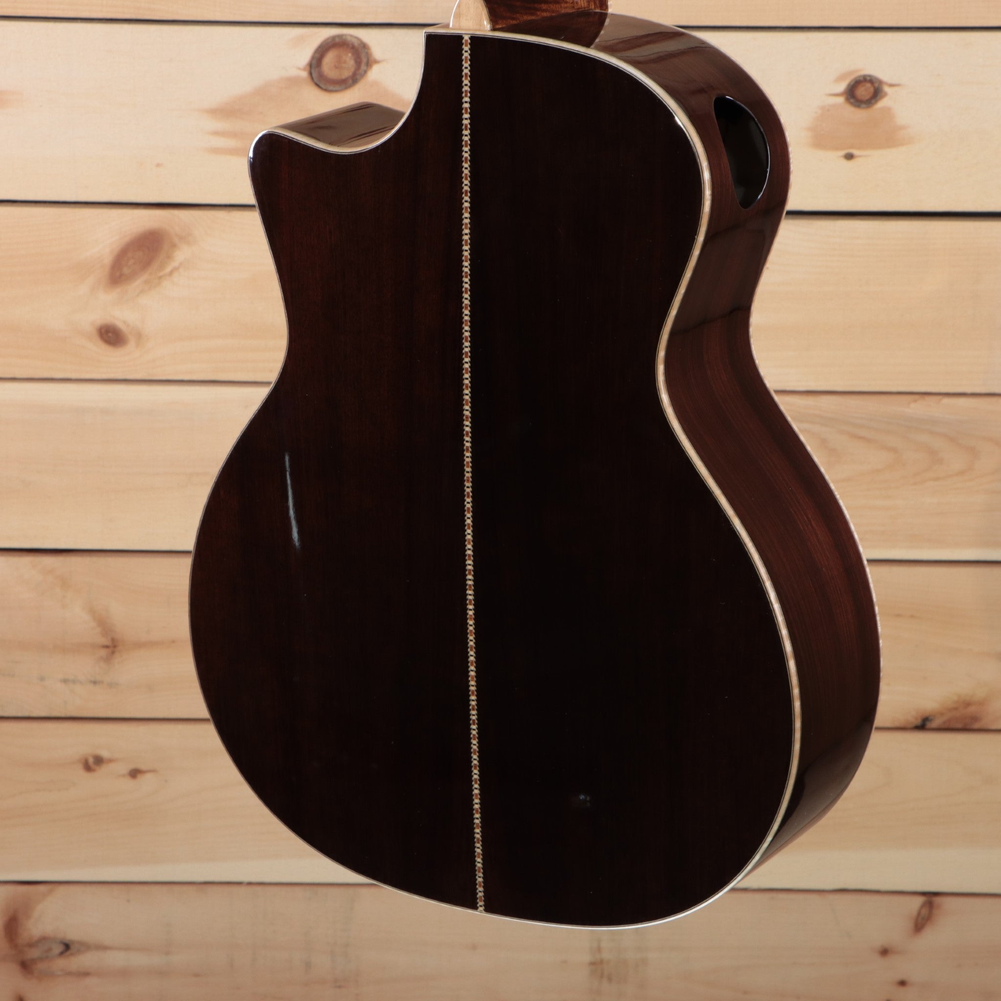 Eastman AC822CEFF acoustic guitar natural finish with white binding and cutaway body
