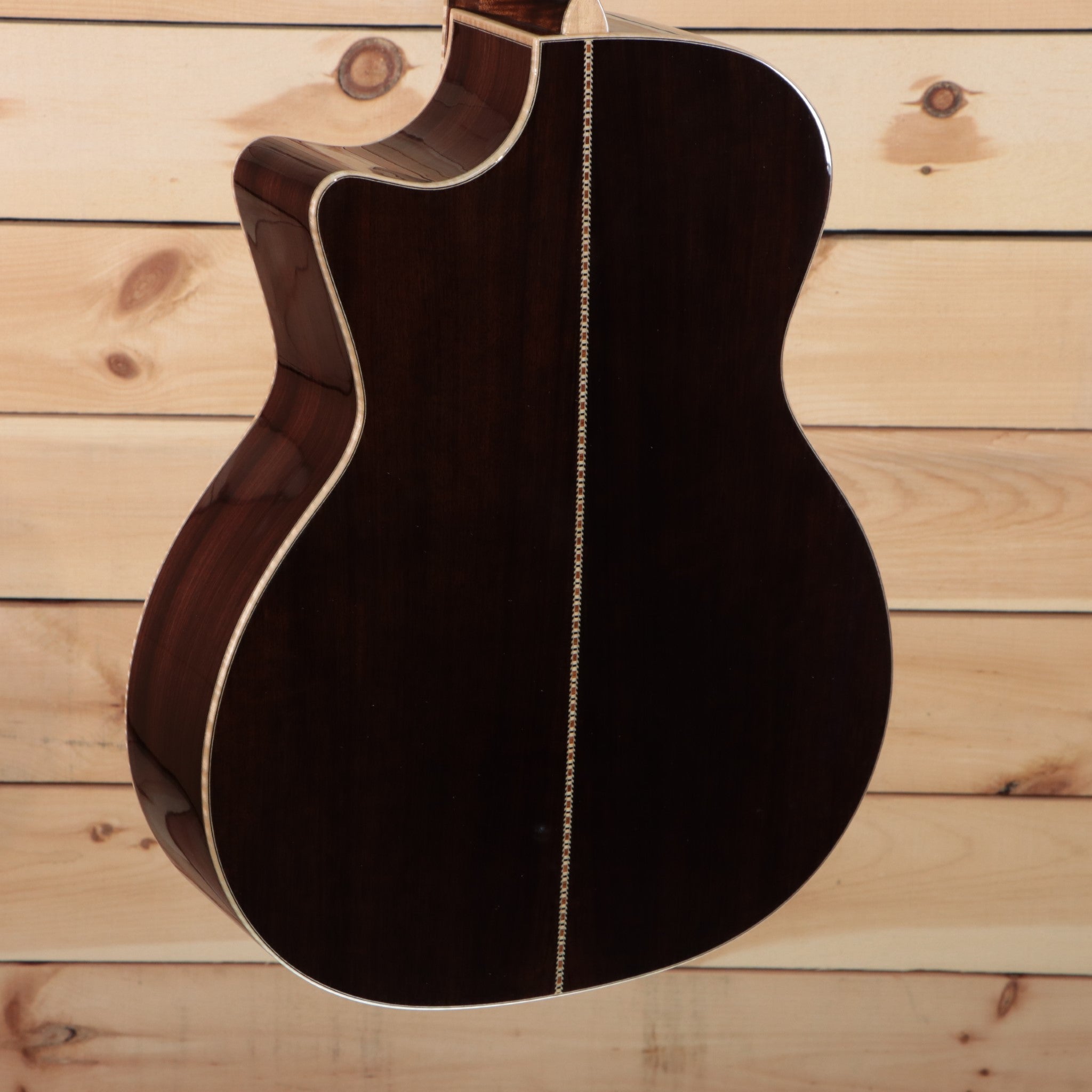 Eastman AC822CEFF acoustic guitar natural finish with white binding and cutaway body