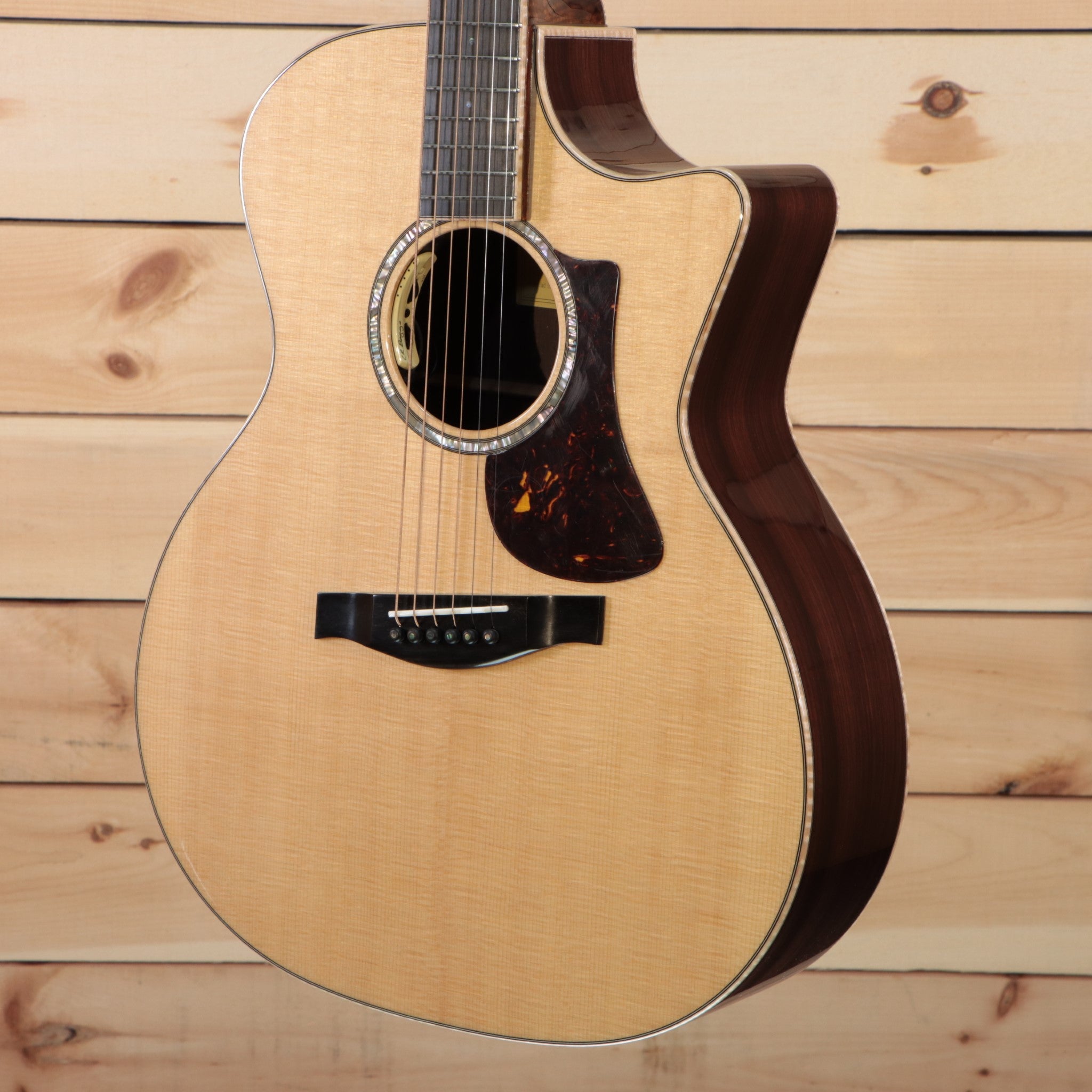 Eastman AC822CEFF acoustic guitar natural finish cutaway with tortoiseshell pickguard