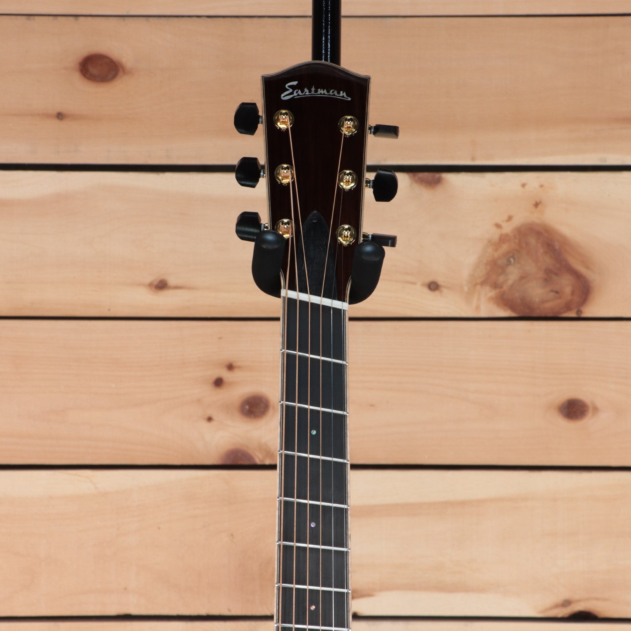 Eastman AC822CEFF acoustic guitar natural finish with gold tuning machines and rosewood fretboard